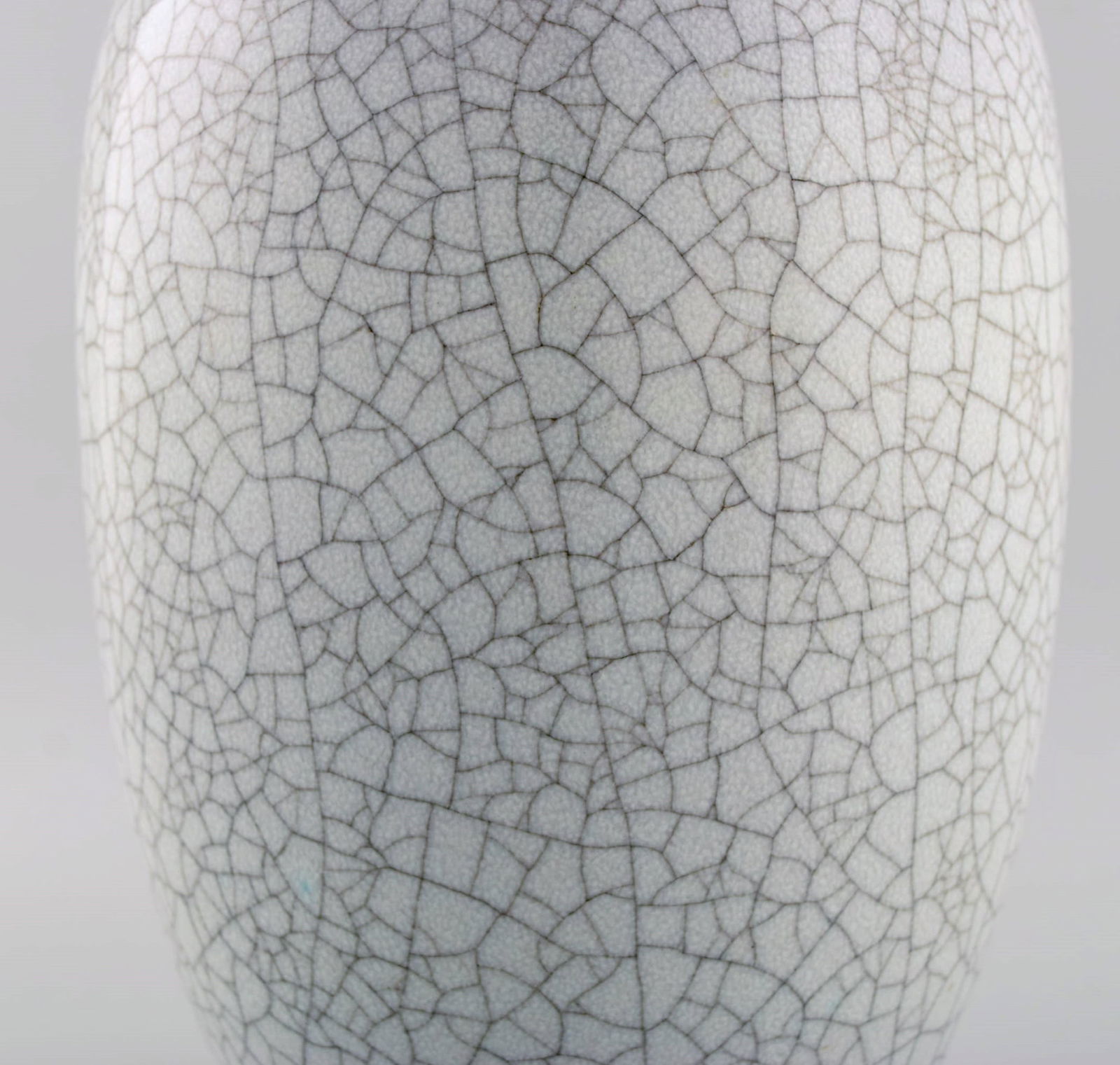 Karlsruhe, Germany. Vase in glazed stoneware. Beautiful crackle glaze. Mid-20th century. - 7
