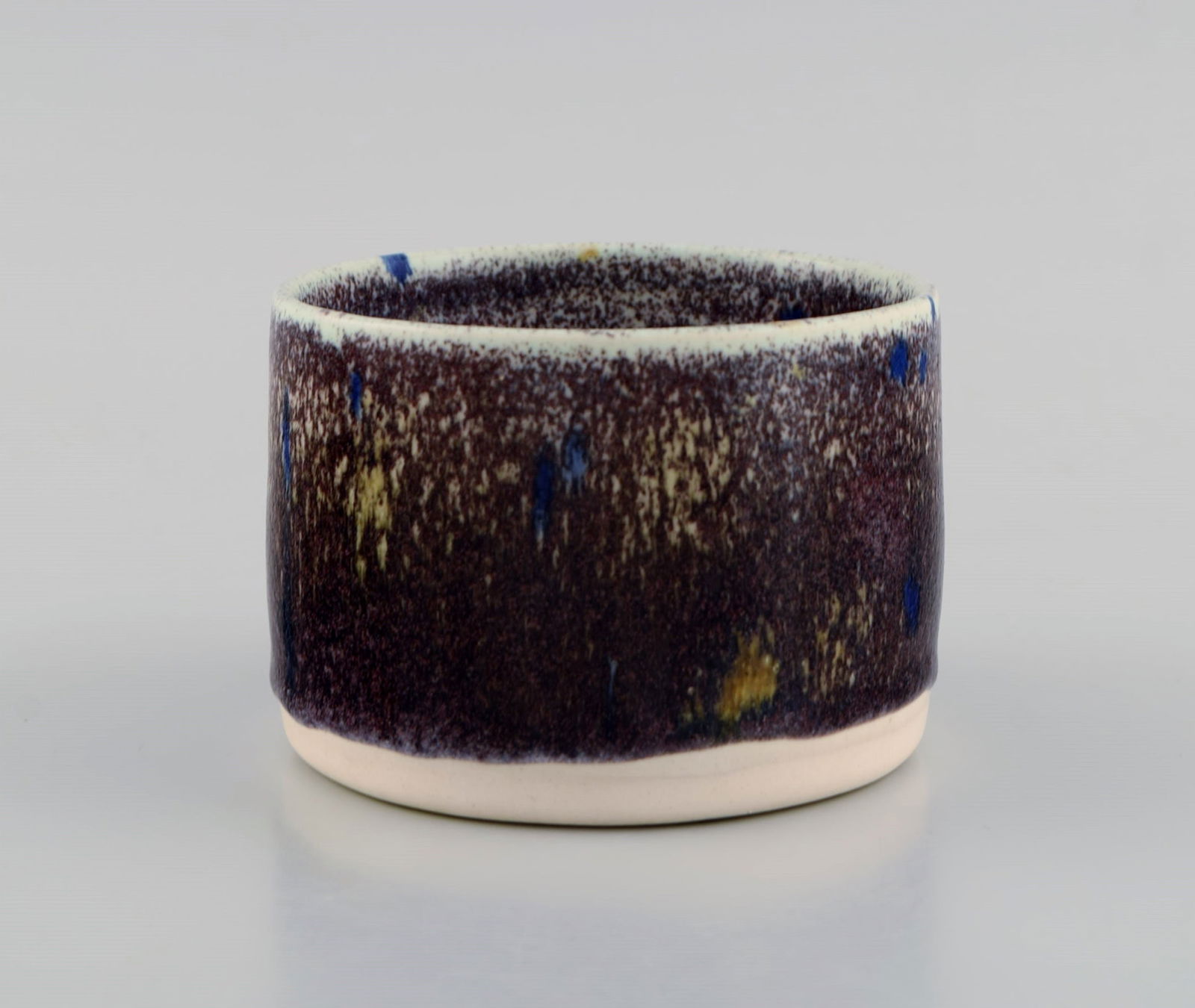 European studio ceramicist. Unique vase in glazed stoneware. Beautiful glaze in eggplant shades. - 4