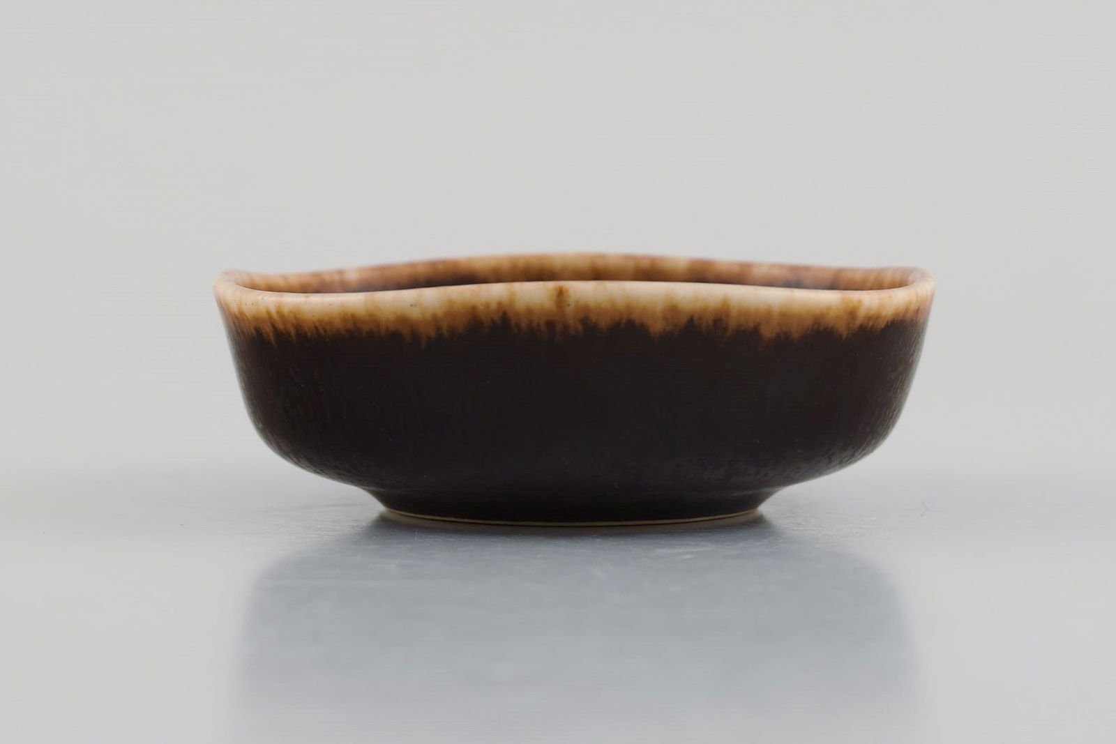 Eva Stæhr-Nielsen for Saxbo. Miniature bowl in glazed stoneware. Beautiful glaze in brown - 4