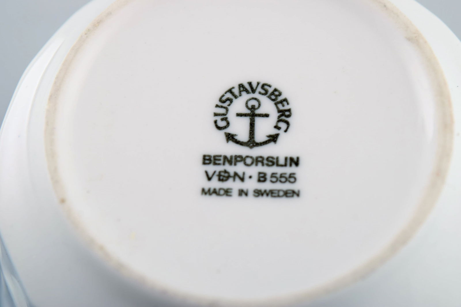 Wilhelm Kåge for Gustavsberg. Four flower pot covers in porcelain. Swedish design, 1960s. - 7