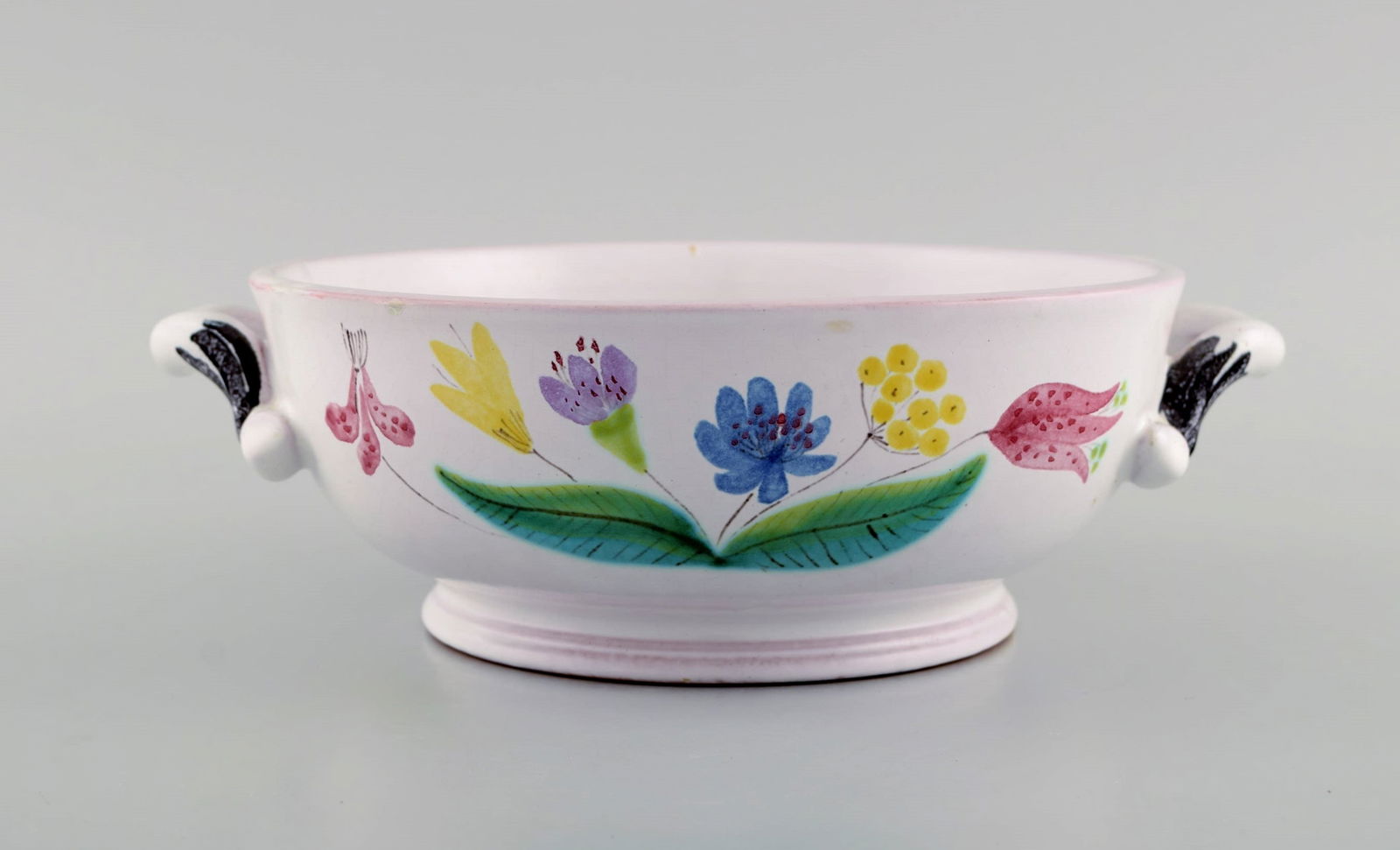 Stig Lindberg for Gustavsberg Studio Hand. Bowl with handles in glazed faience with hand-painted - 3