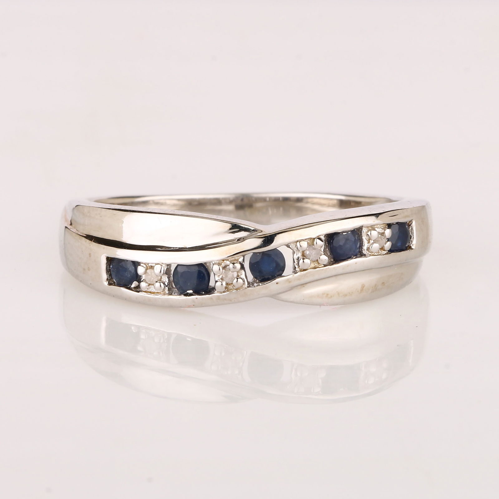 Ring: Blue Sapphire Round 2.10-2.20mm - 3