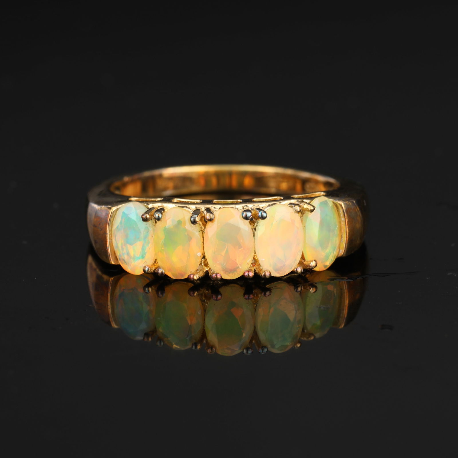 Ring: Ethiopian Opal Oval 6x4mm - 3