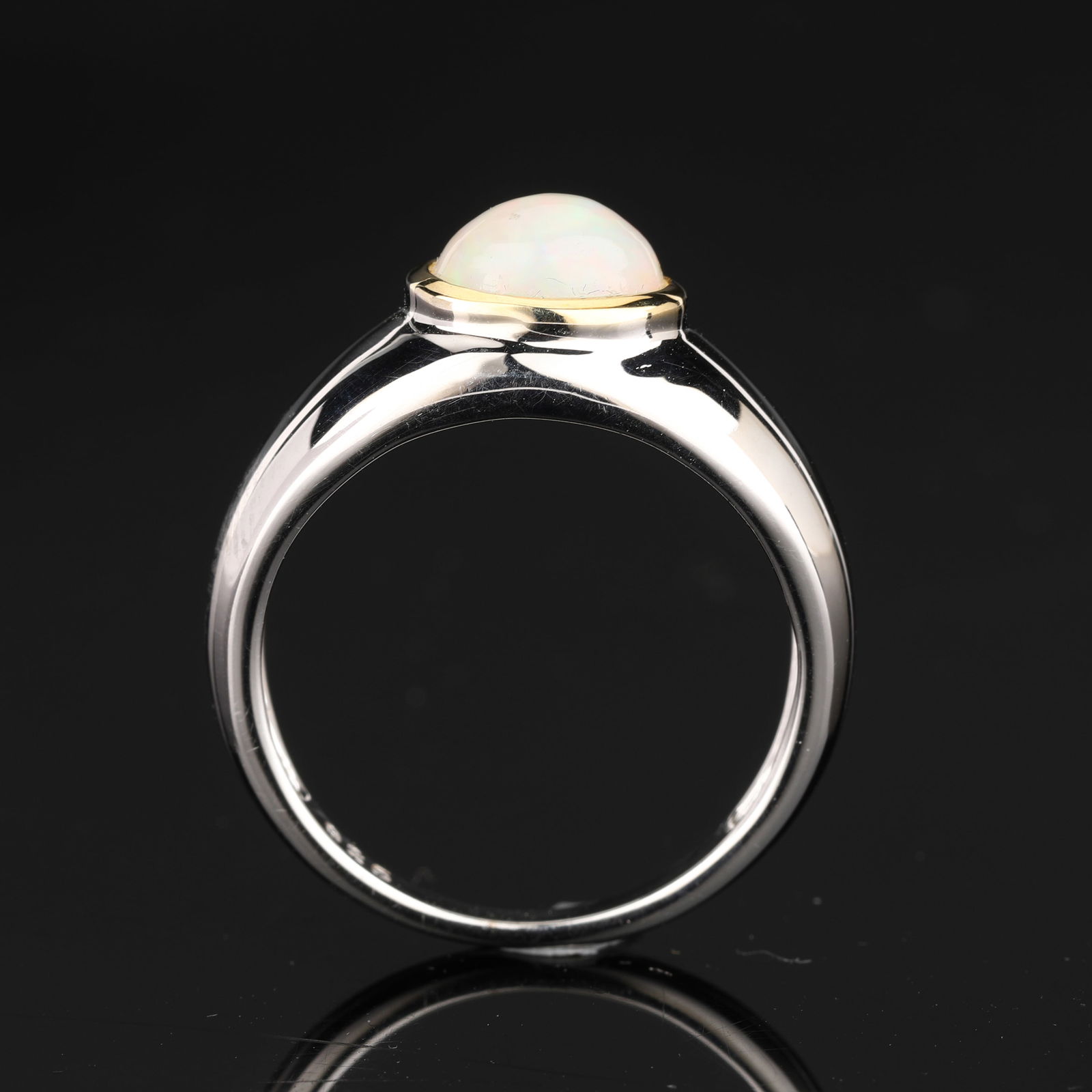 Ring: Ethiopian Opal CAB Oval 8x6mm - 5
