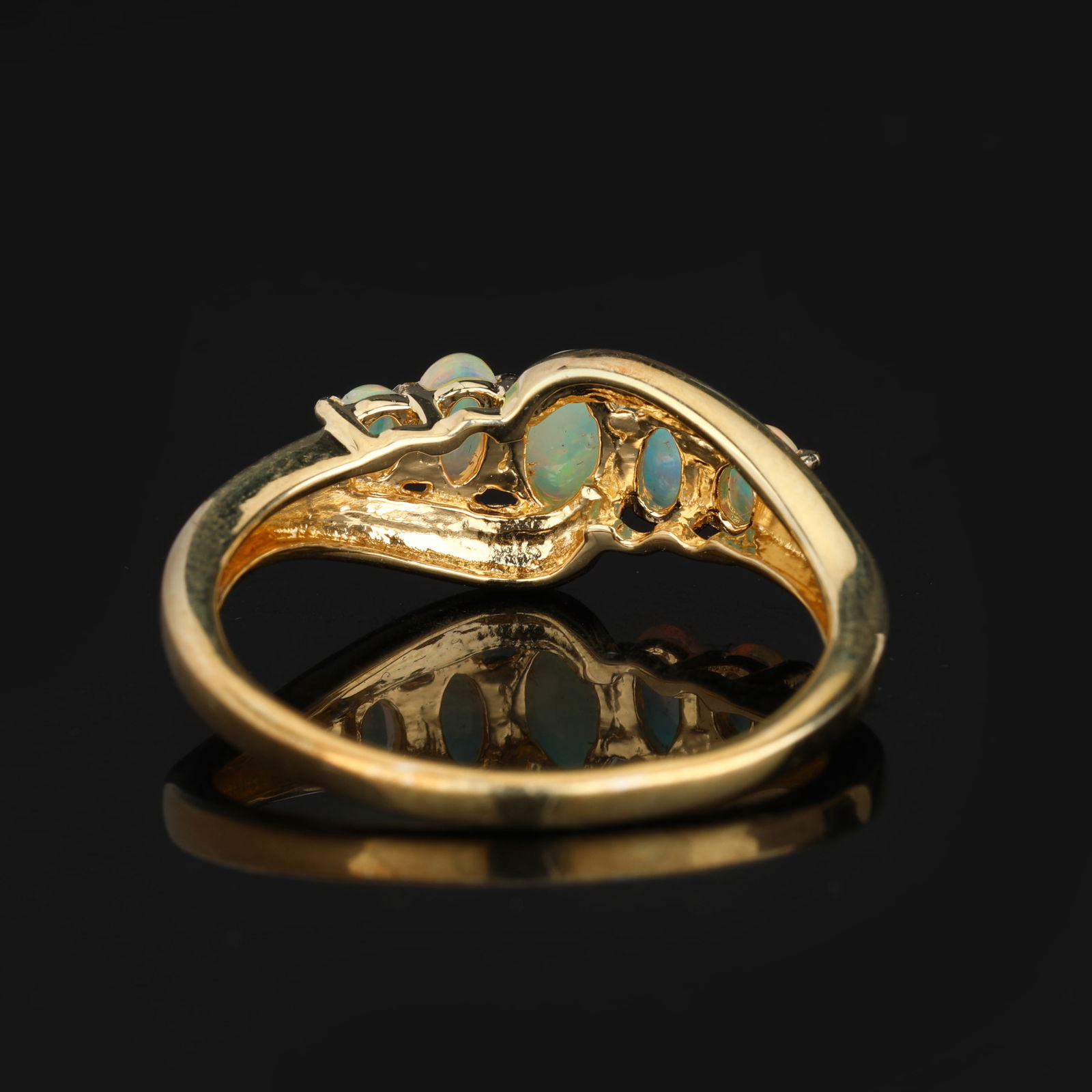 Ring: Ethiopian Opal CAB Oval 6x4mm - 3