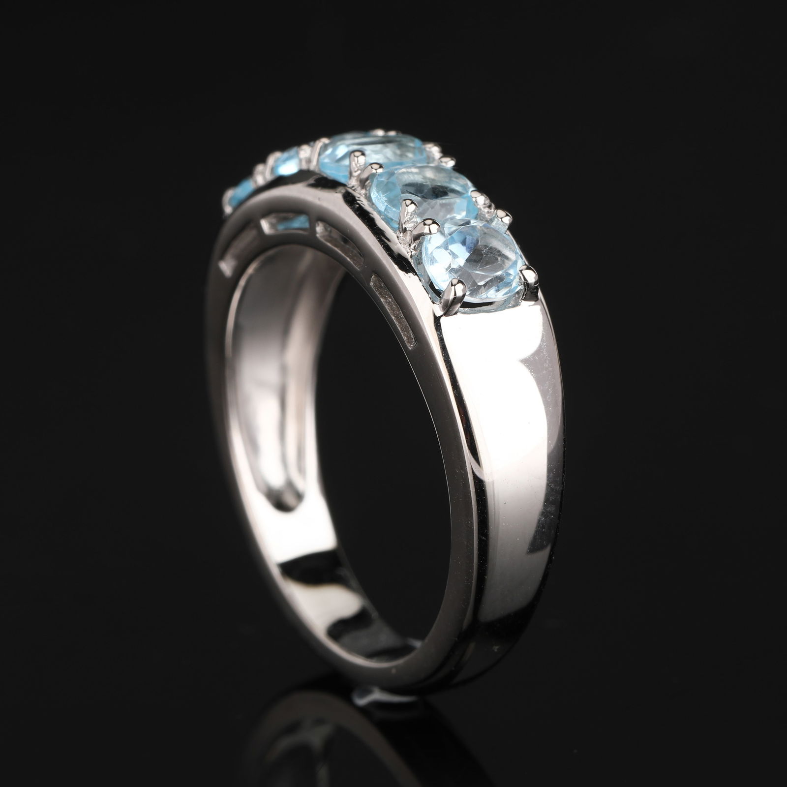 Ring: Sky Blue Topaz Oval 5x4mm (1 of 5)