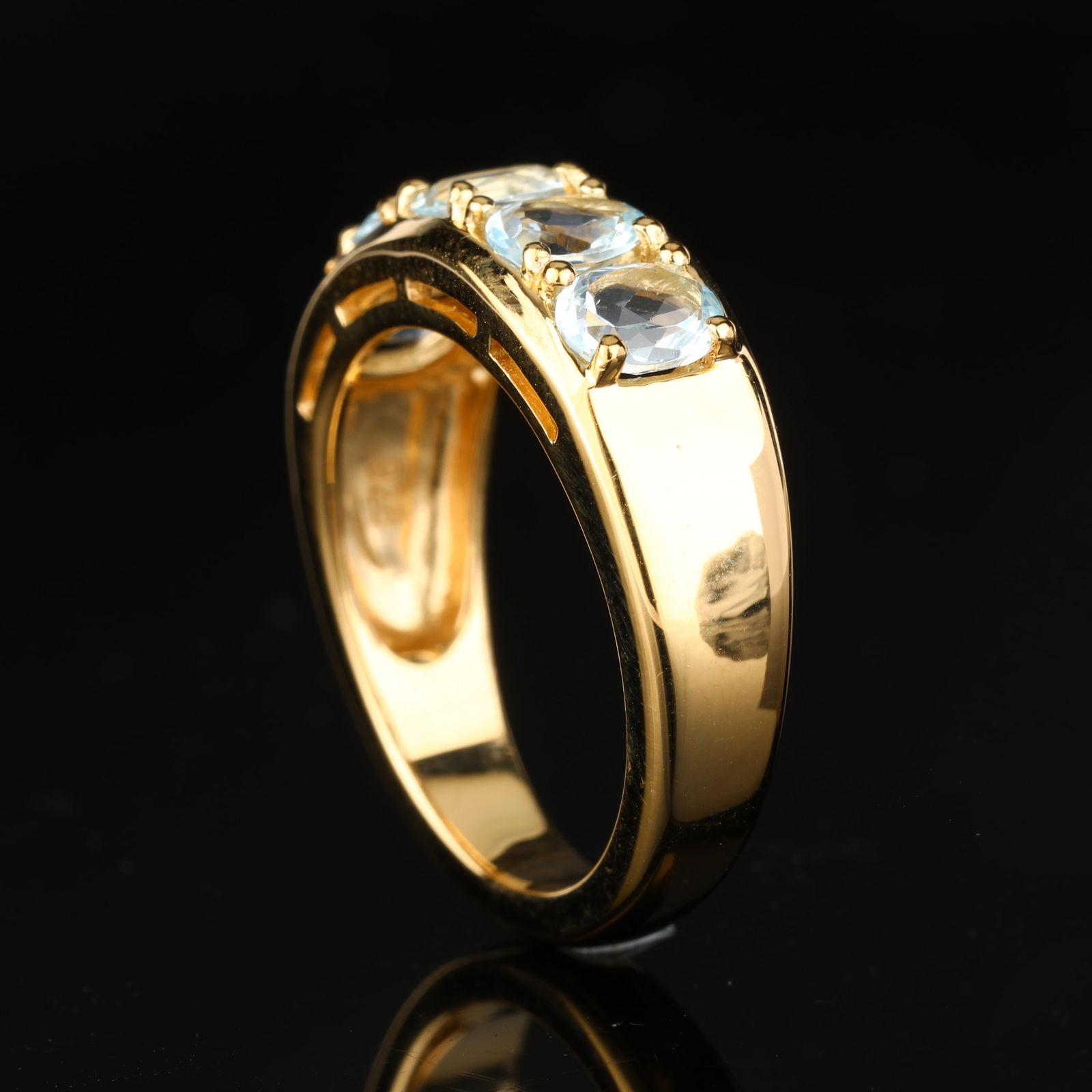 Ring: Sky Blue Topaz Oval 5x4mm - 6