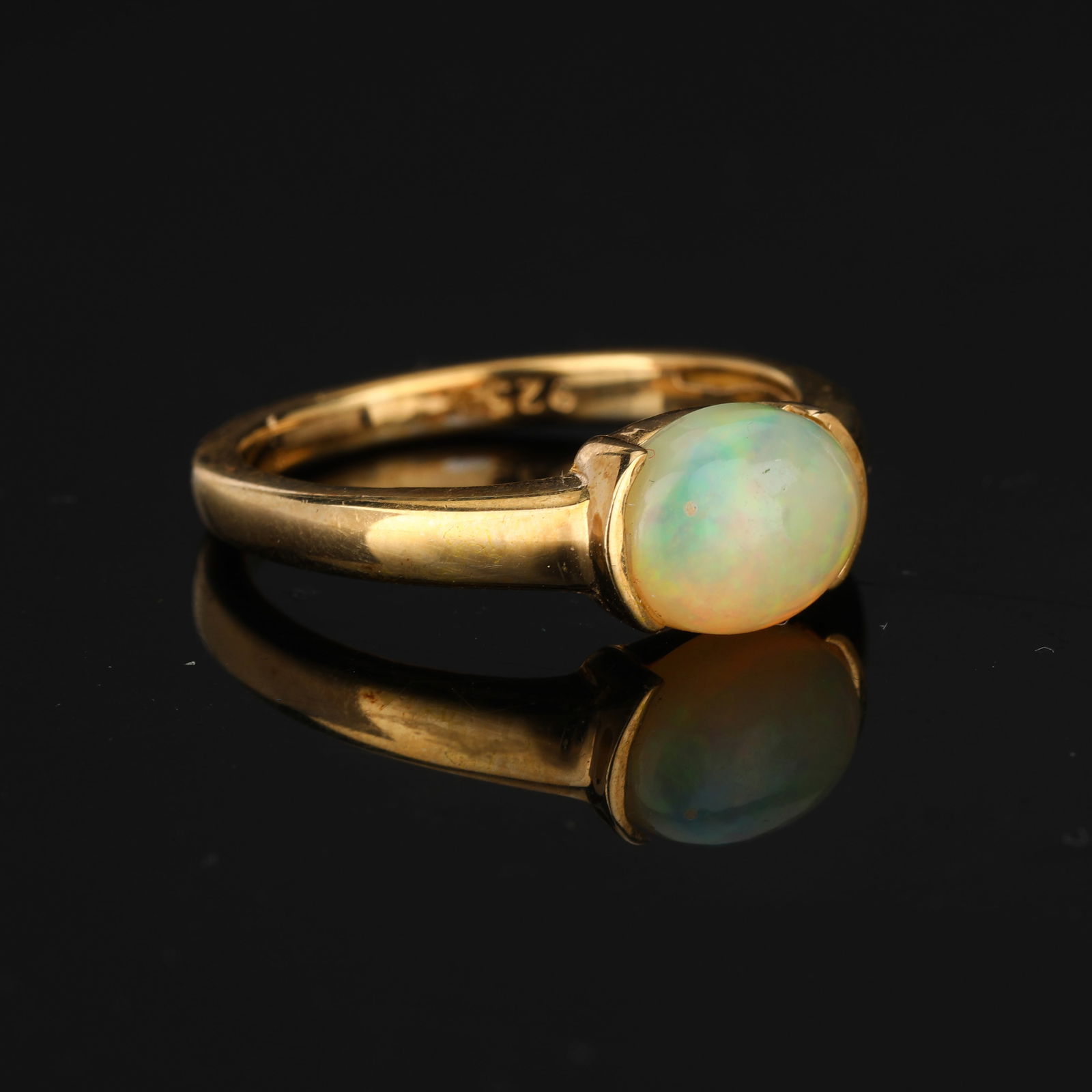 Ring: Ethiopian Opal CAB Oval 9x7mm - 4