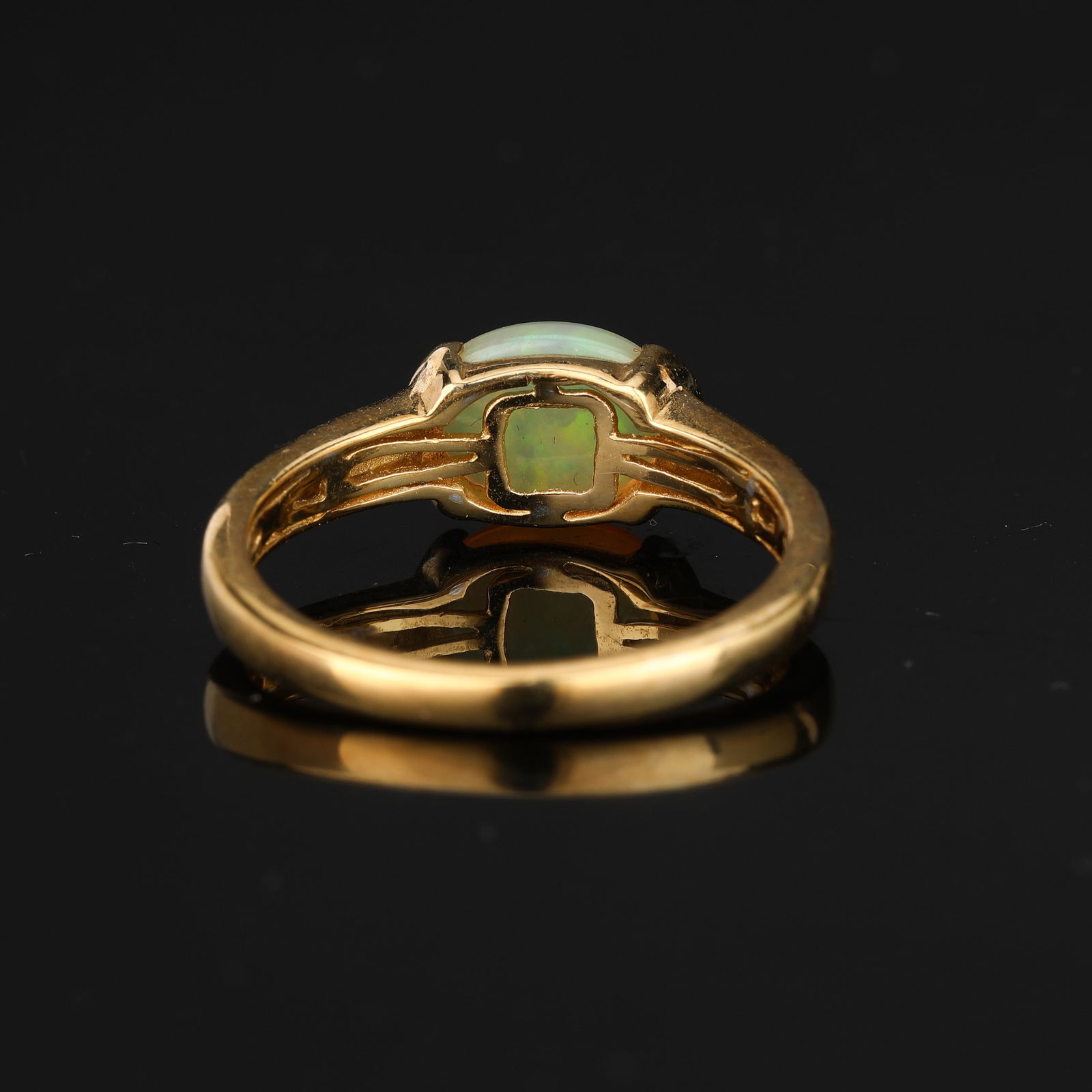 Ring: Ethiopian Opal CAB Oval 9x7mm - 5