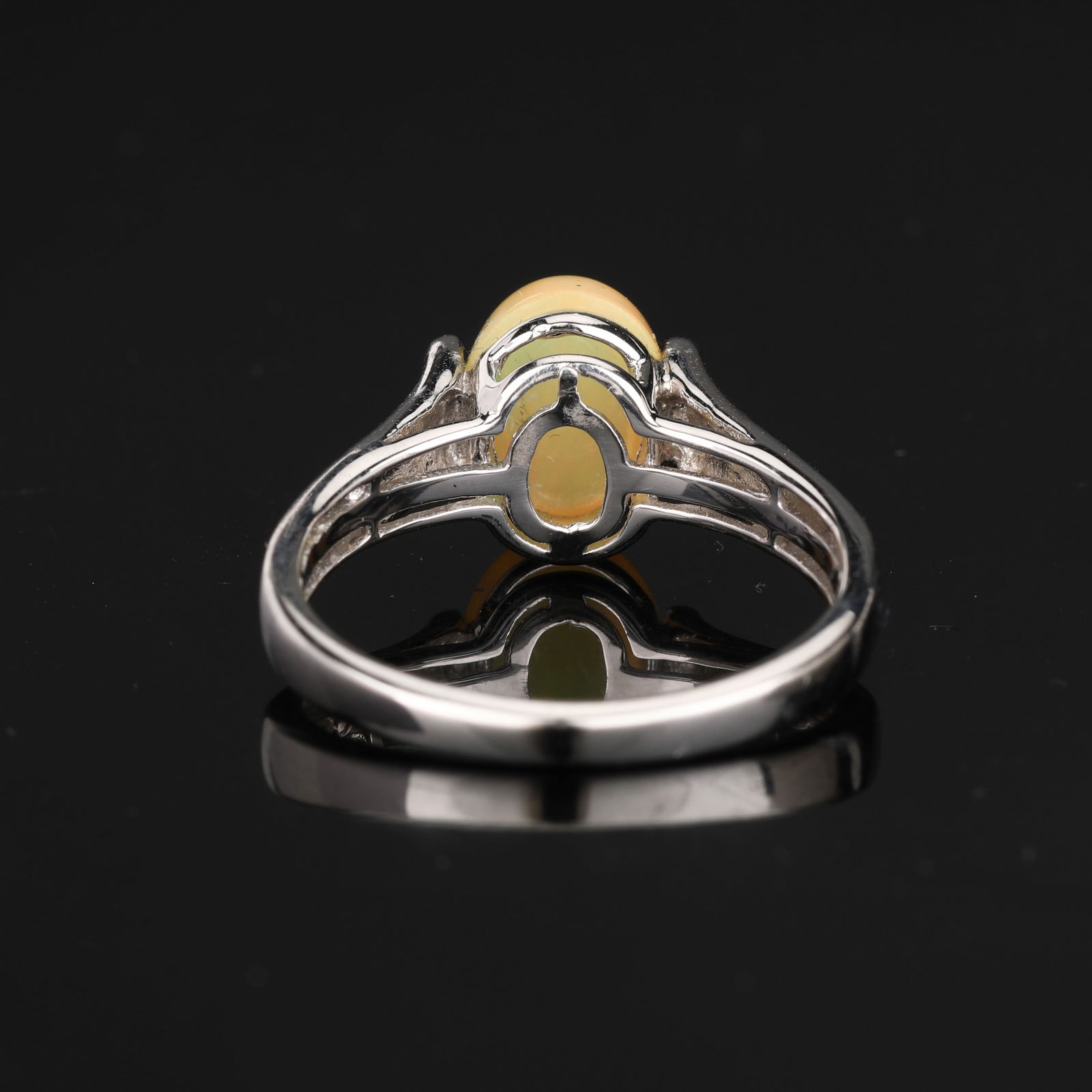 Ring: Ethiopian Opal CAB Oval 9x7mm - 4