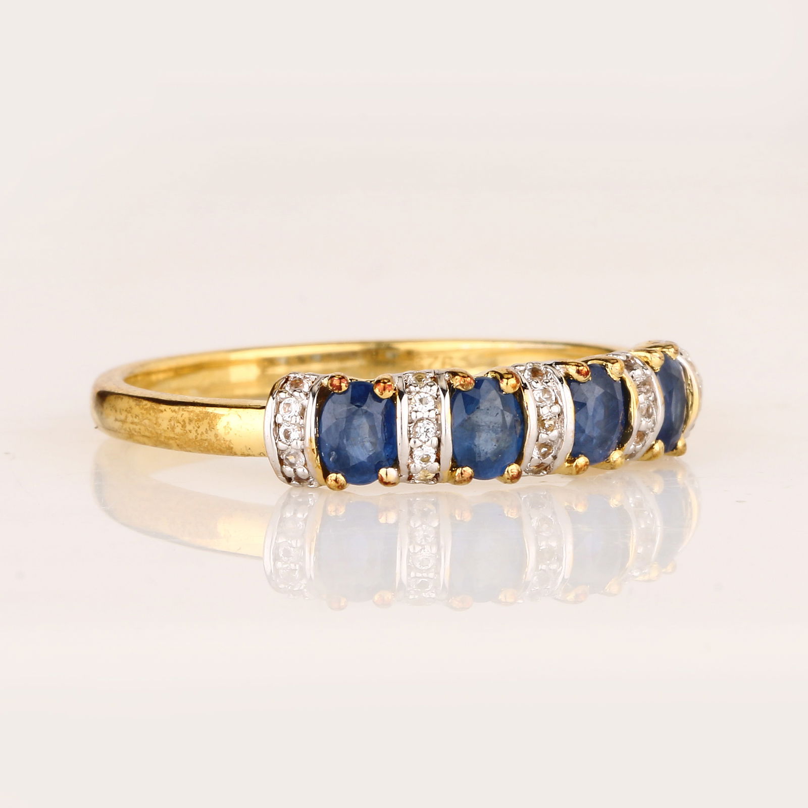 Ring: Blue Sapphire Oval 4x3mm - 6