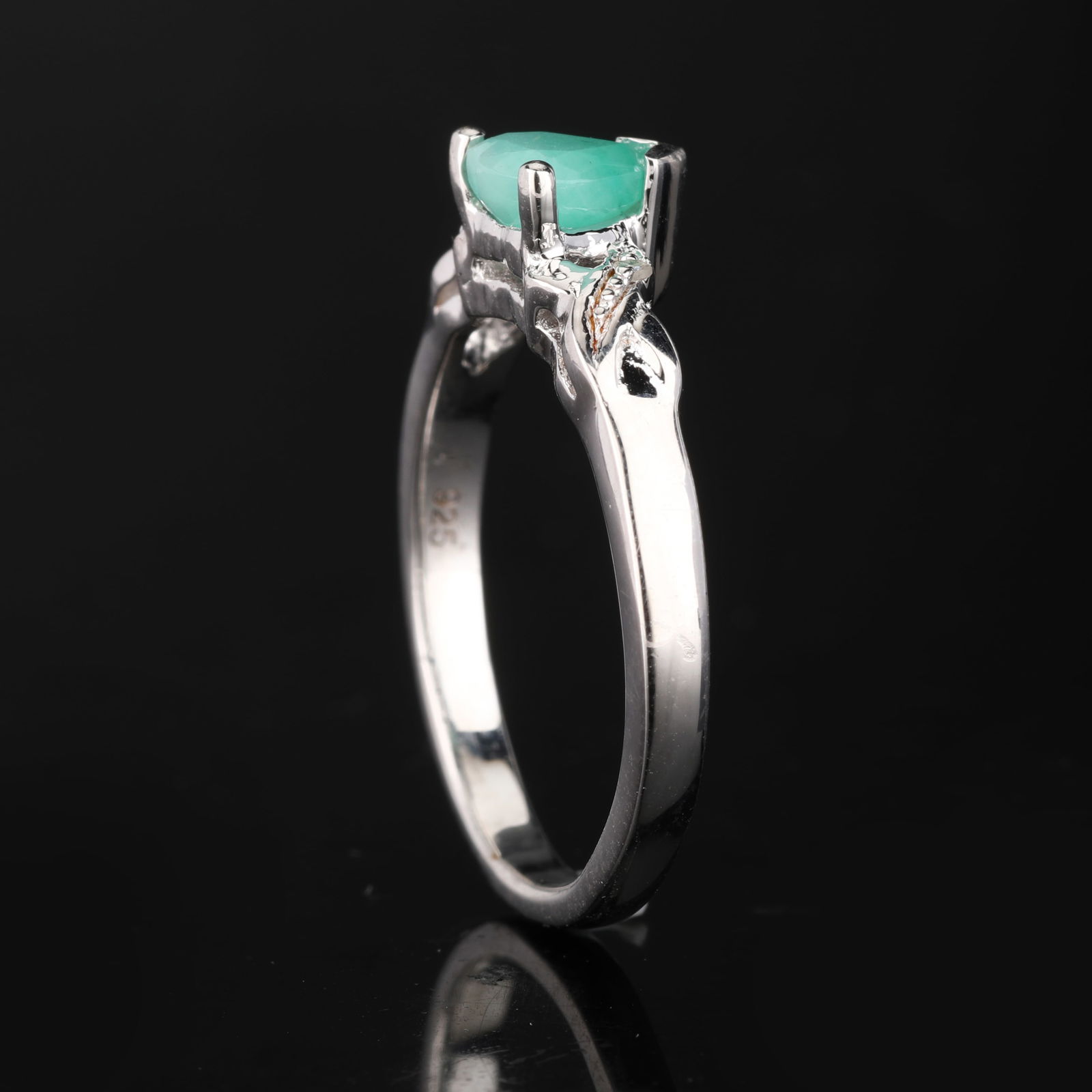 Ring: Sakota Emerald Heart Shape 5.00mm (1 of 5)