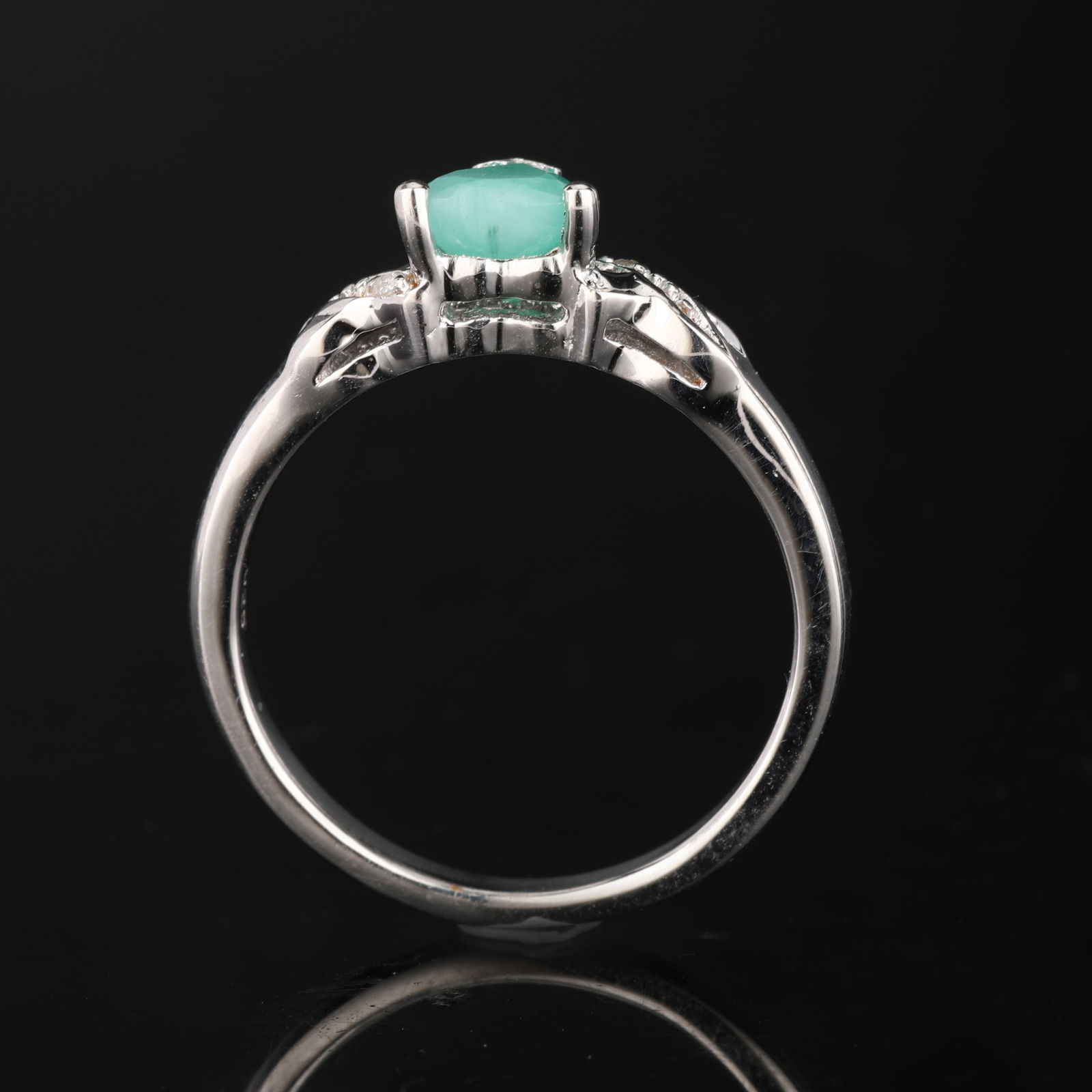 Ring: Sakota Emerald Heart Shape 5.00mm - 5