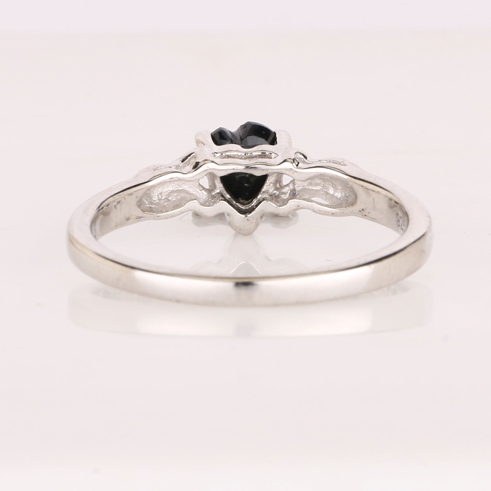 Ring: Black Sapphire Heart Shape 5.00mm - 2