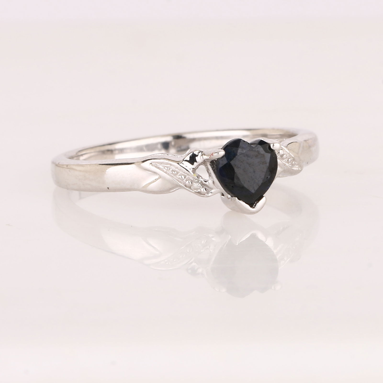 Ring: Black Sapphire Heart Shape 5.00mm - 4