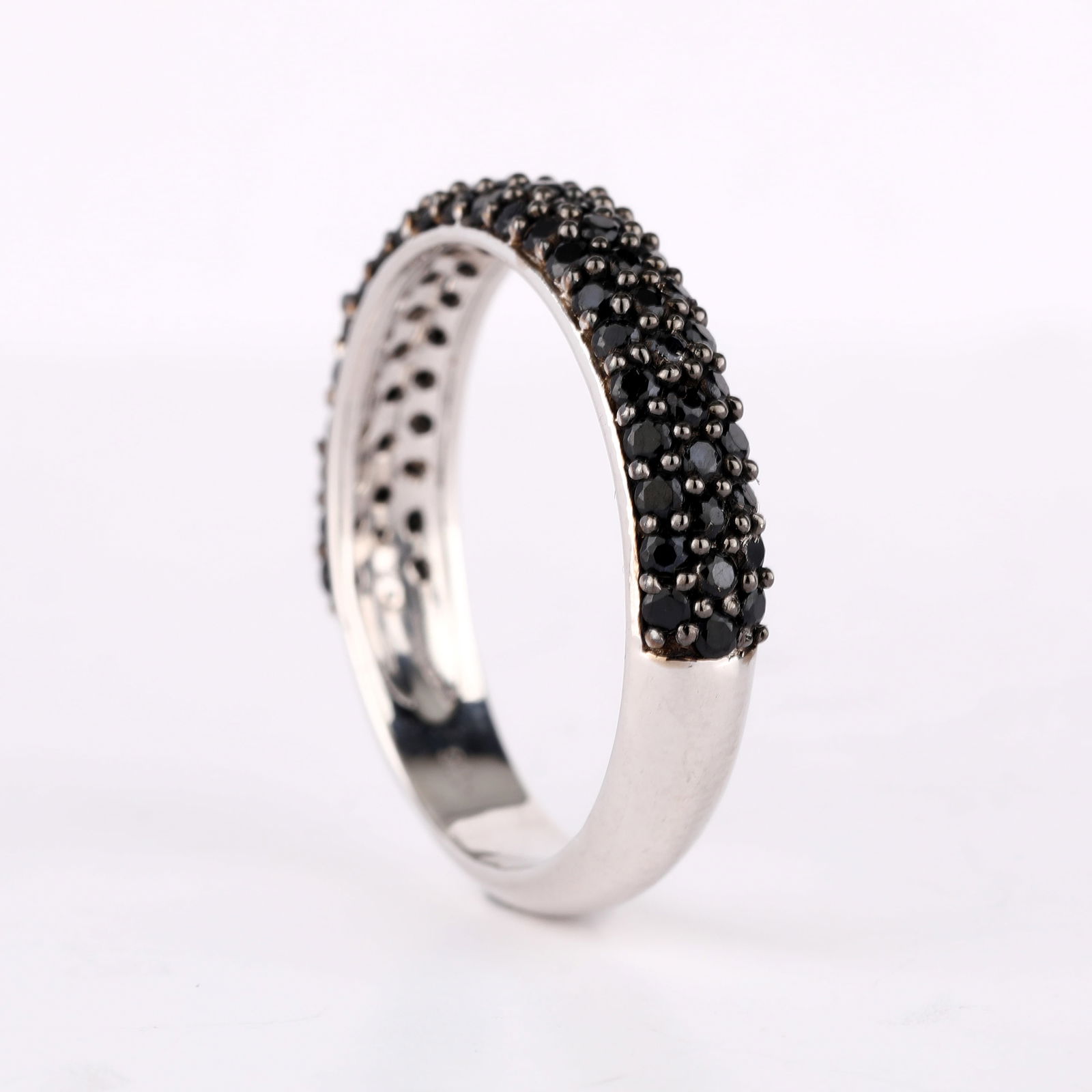 Ring: Black Spinel Round 1.50mm: No Reserve! Title: Ring: Black Spinel Round 1.50mm Description: Black Spinel Round 1.50mm - 67Pcs ( Black Pan Rhodium ) ( Half Band ) Date/Period: After 2000 Materials: 925 Silver W/Rhodium Gross Weig