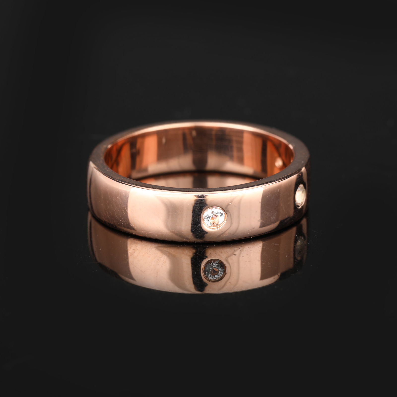 Ring: White Topaz Round 2.00mm - 4