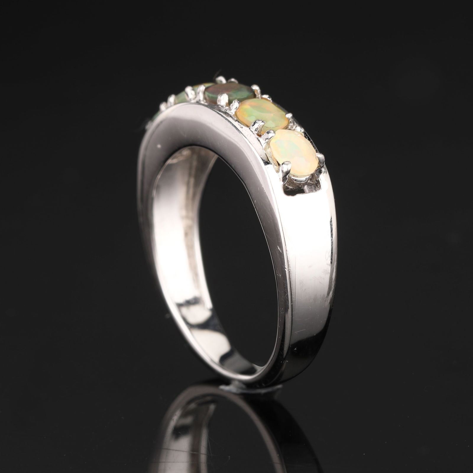 Ring: Ethiopian Opal Faceted Oval 4x3mm: No Reserve! Title: Ring: Ethiopian Opal Faceted Oval 4x3mm Description: Ethiopian Opal Faceted Oval 4x3mm - 5Pcs ( with no illusion on sides, ) ( but plain smooth polished surface ) Date/Period: After