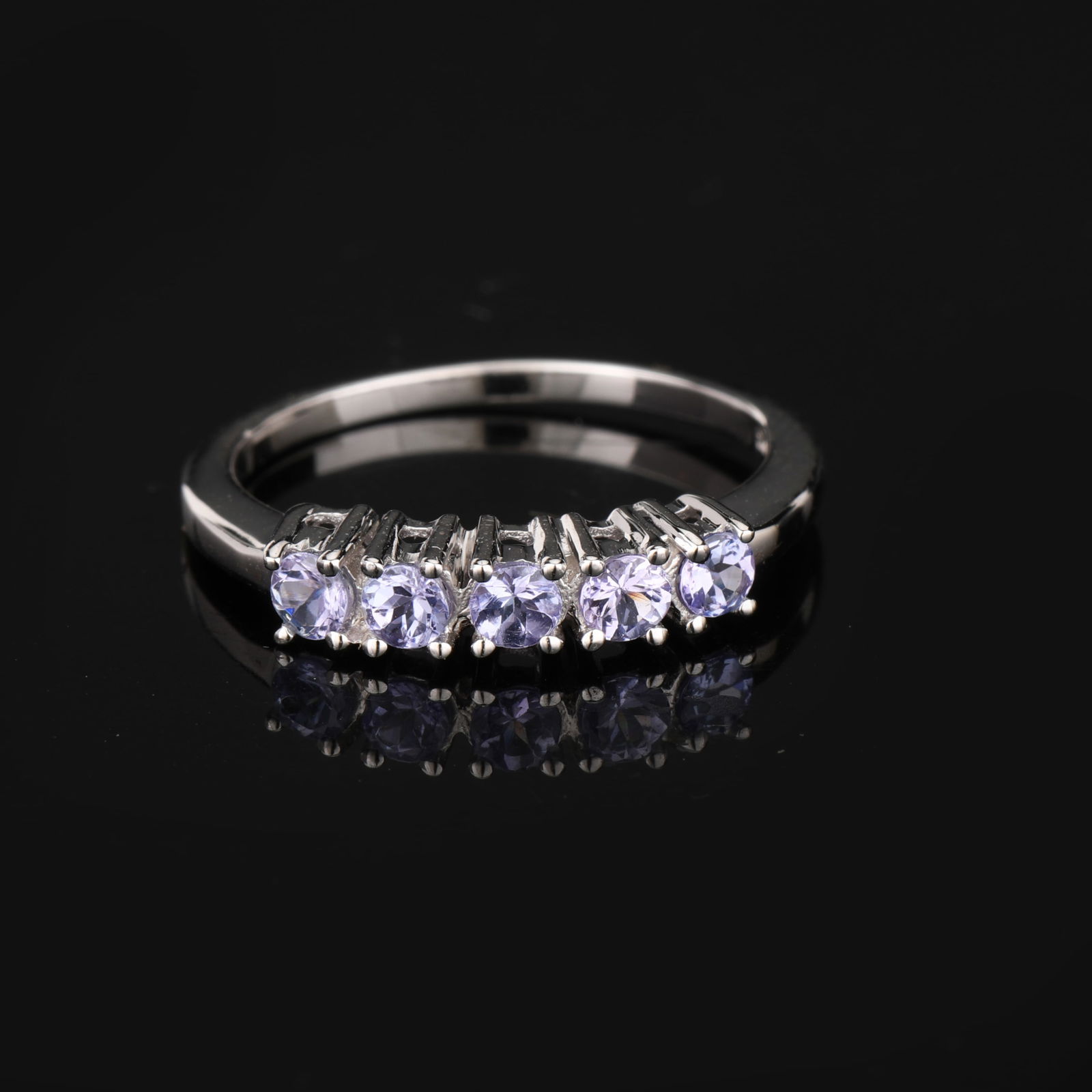 Ring: Tanzanite Round 2.50mm - 2