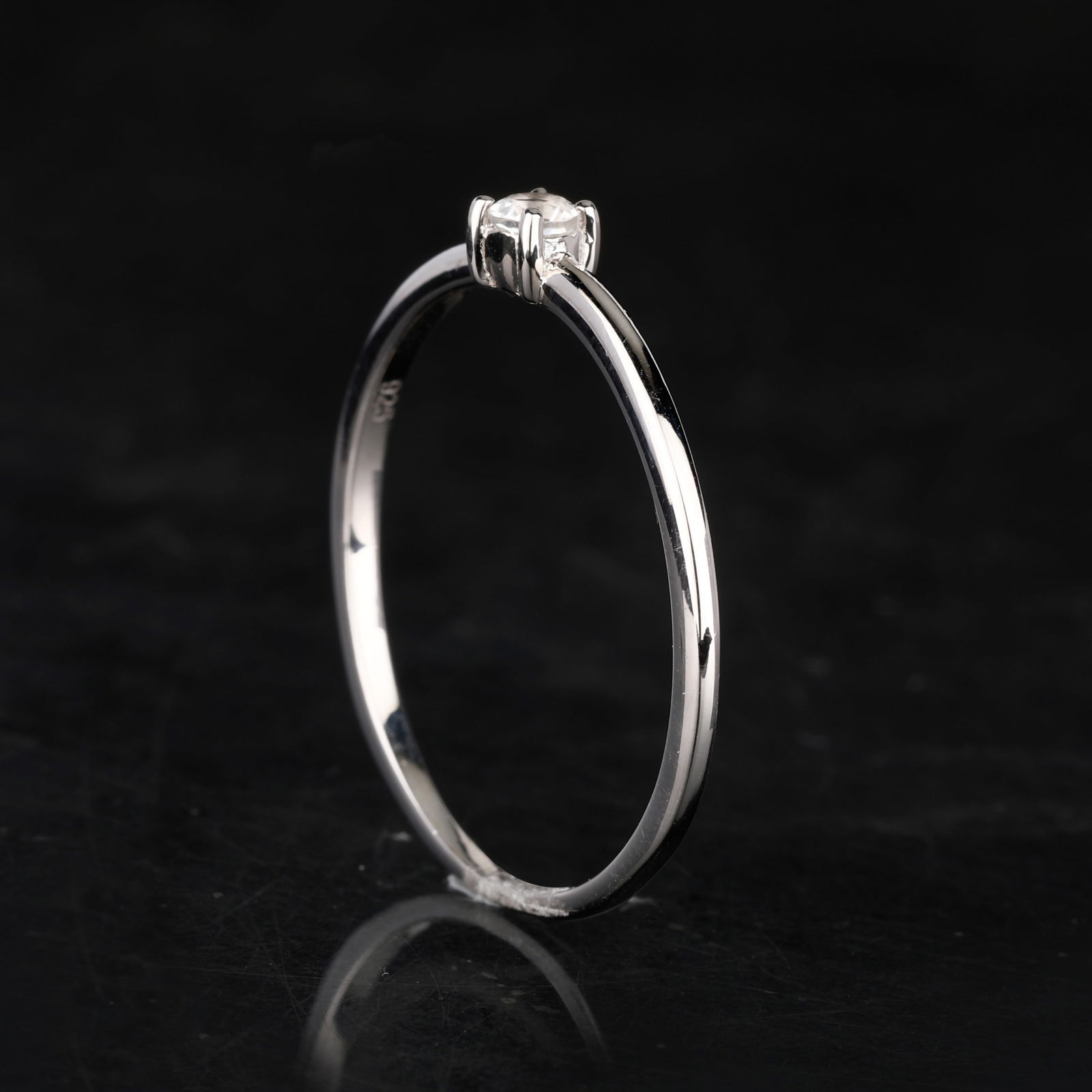 Ring: White Topaz Round 3.00mm: No Reserve! Title: Ring: White Topaz Round 3.00mm Description: White Topaz Round 3.00mm - 1Pc Date/Period: After 2000 Materials: 925 Silver W/Rhodium Gross Weight: 1.26 Gem Weight: 0.11 Dia Weight: 