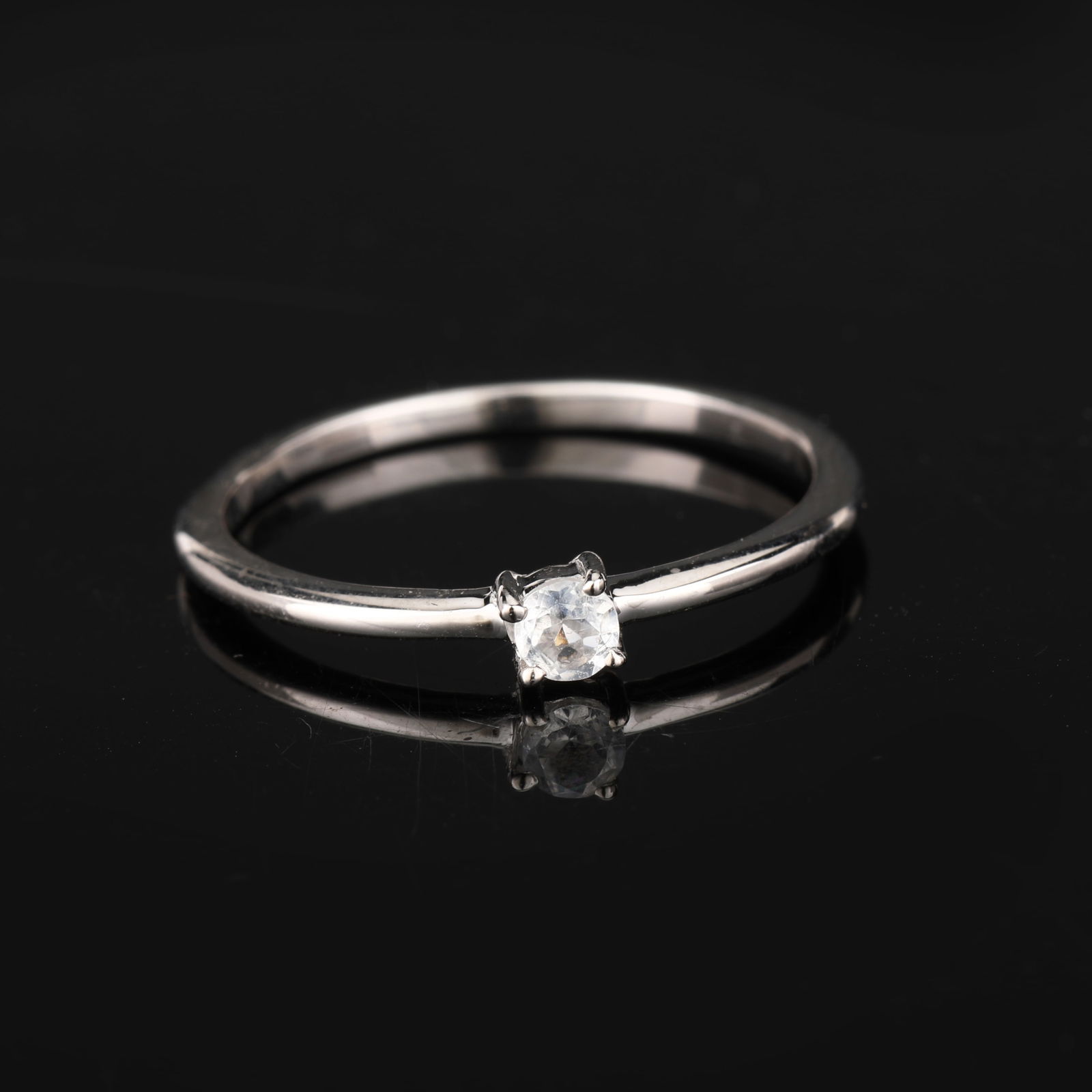 Ring: White Topaz Round 3.00mm - 3