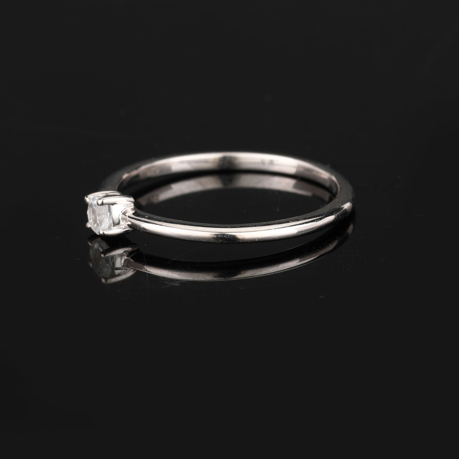 Ring: White Topaz Round 3.00mm - 4