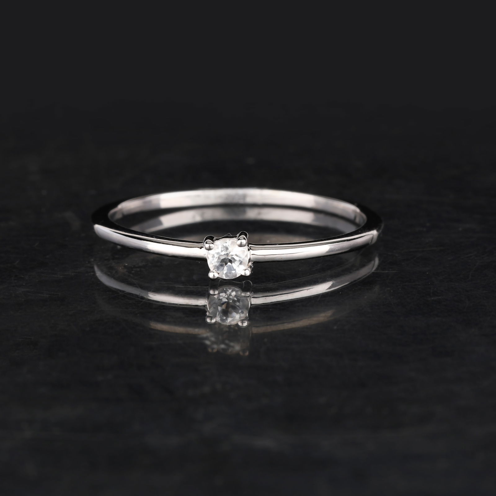 Ring: White Topaz Round 3.00mm - 8