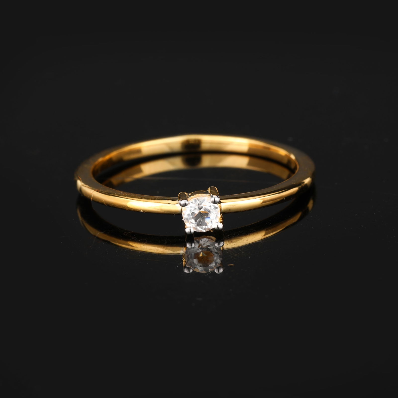 Ring: White Topaz Round 3.00mm - 3