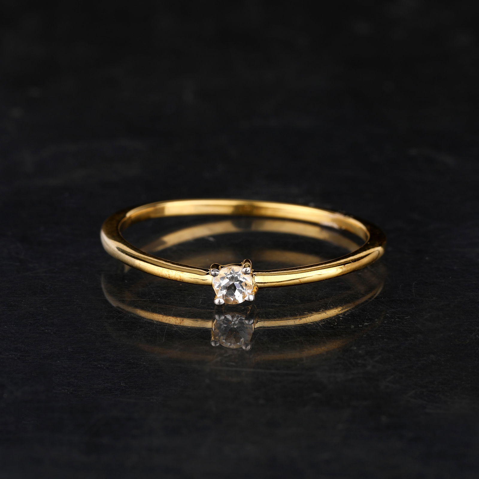 Ring: White Topaz Round 3.00mm - 4