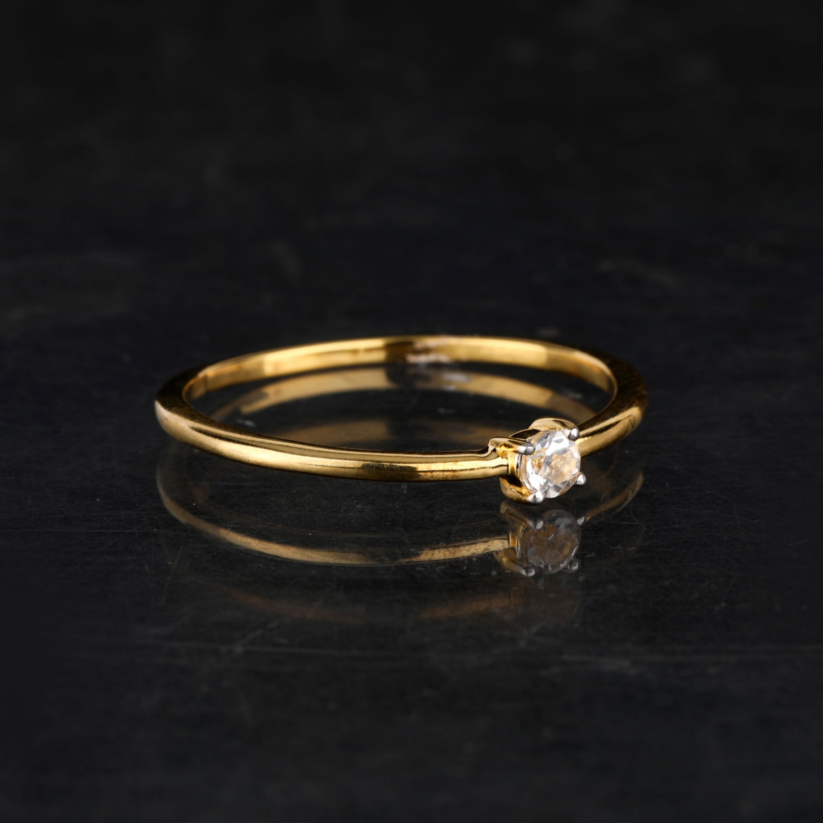 Ring: White Topaz Round 3.00mm - 5