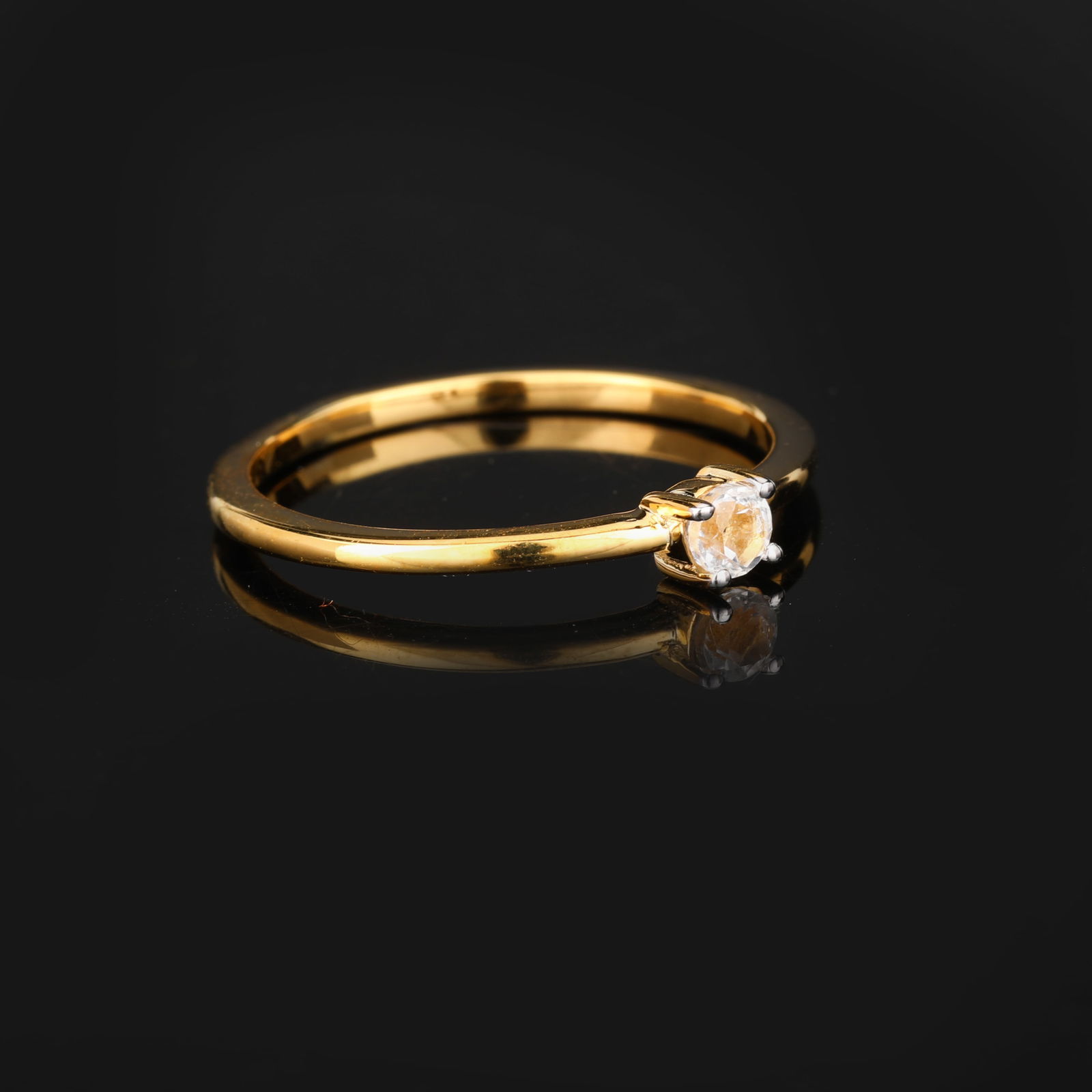 Ring: White Topaz Round 3.00mm - 8