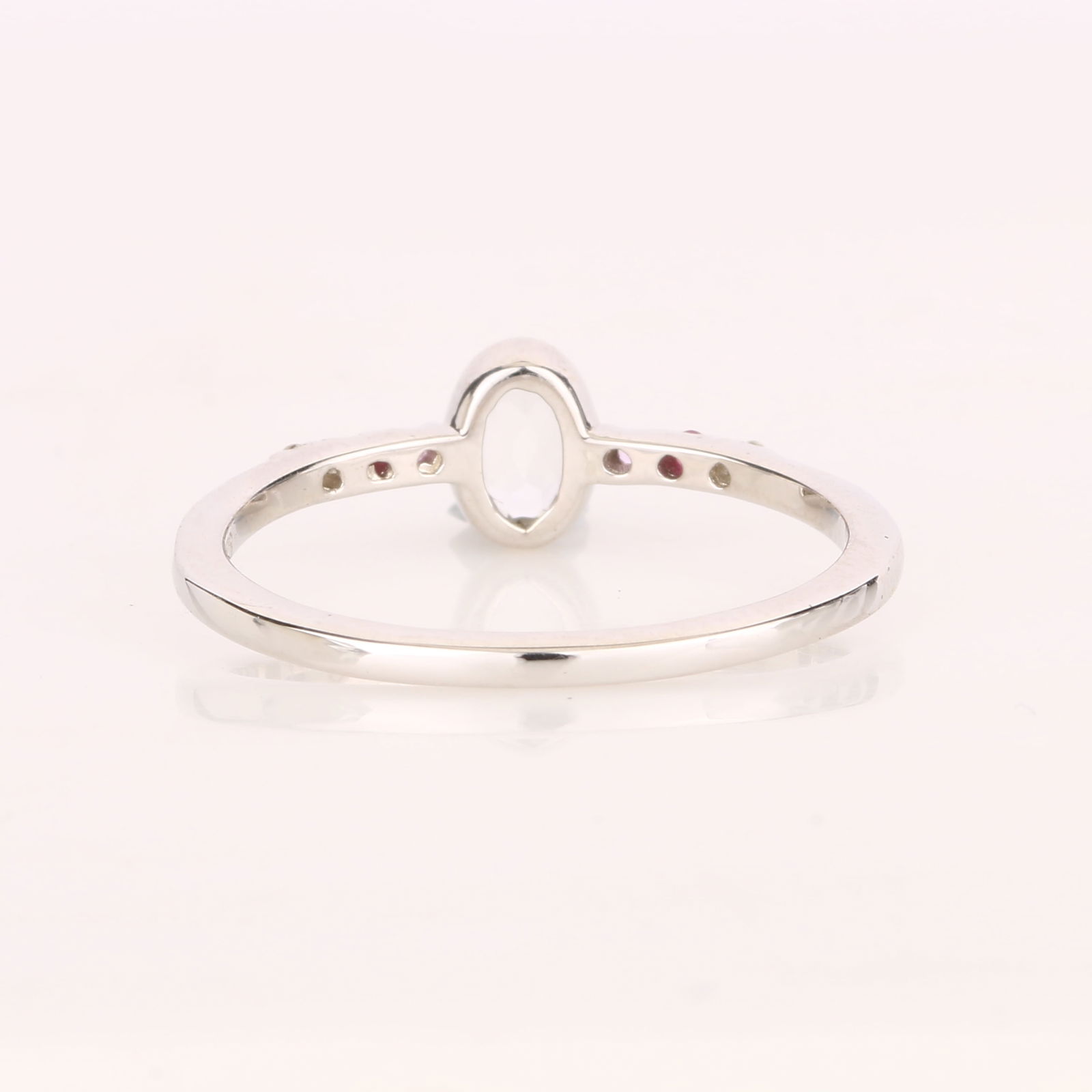 Ring: White Topaz Oval 5x3mm - 4
