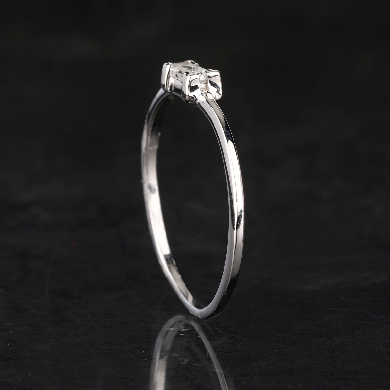 Ring: White Topaz Baguette 5x2.50mm: No Reserve! Title: Ring: White Topaz Baguette 5x2.50mm Description: White Topaz Baguette 5x2.50mm - 1Pc Date/Period: After 2000 Materials: 925 Silver W/Rhodium Gross Weight: 1.32 Gem Weight: 0.3 Dia
