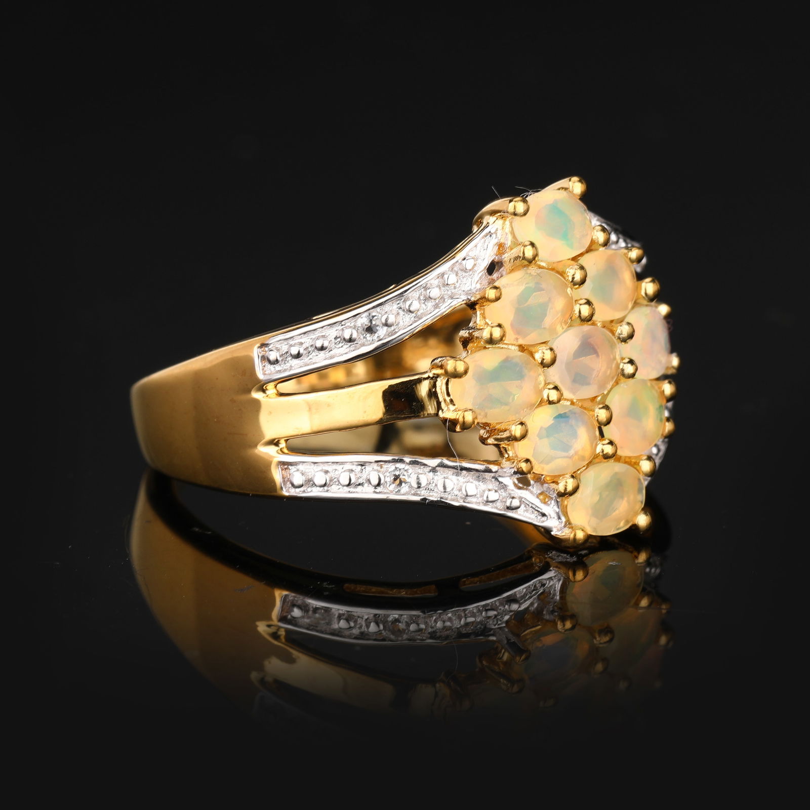 Ring: Ethiopian Opal Oval 4x3mm - 4