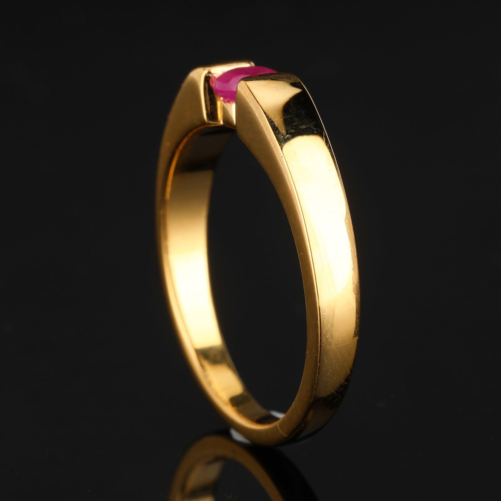 Ring: Bkk Ruby Round 4.00mm (1 of 5)