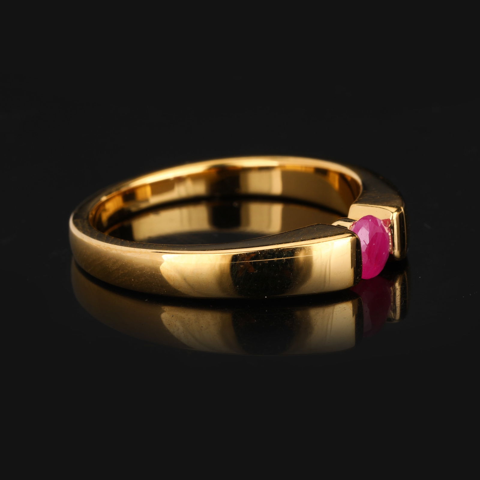 Ring: Bkk Ruby Round 4.00mm - 4