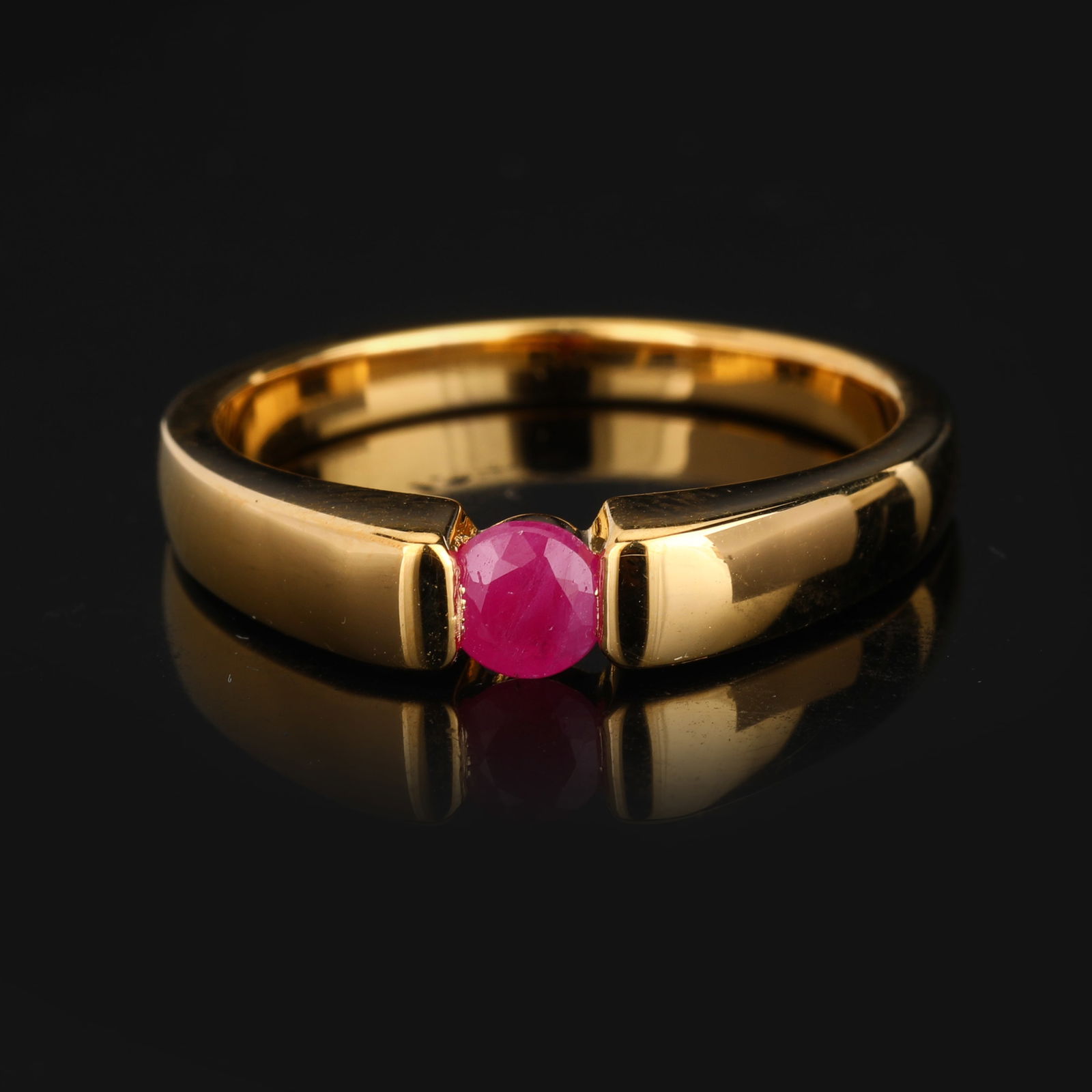 Ring: Bkk Ruby Round 4.00mm - 5