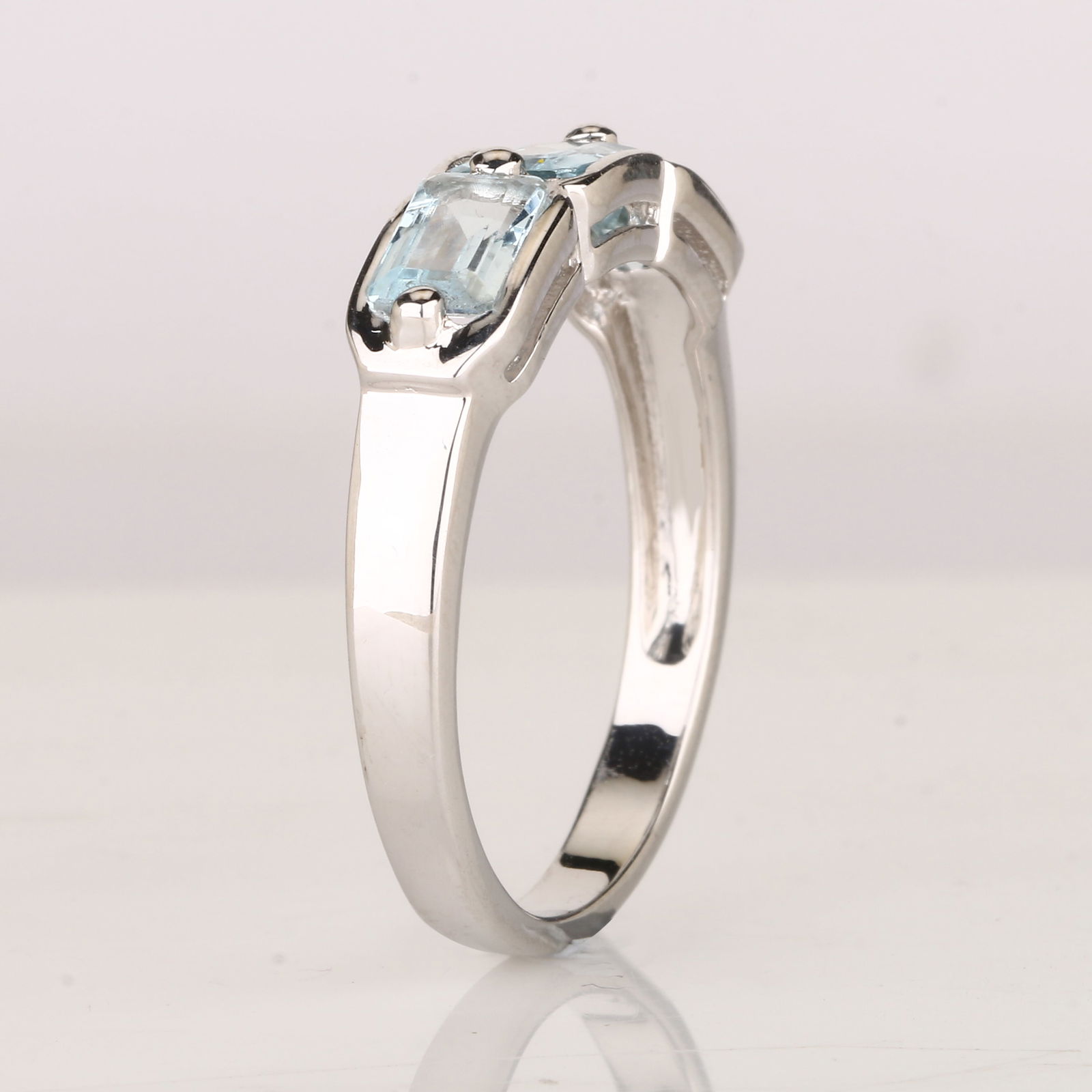 Ring: Aquamarine ( AA ) Octagon 6x4mm (1 of 5)