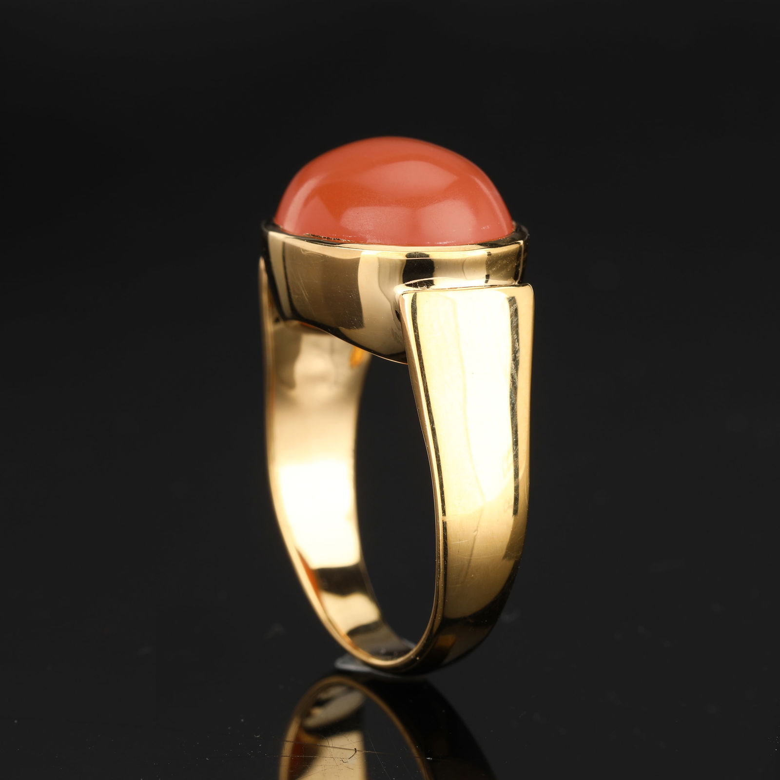 Ring: Peach Moonstone CAB Oval 16x12mm: No Reserve! Title: Ring: Peach Moonstone CAB Oval 16x12mm Description: Peach Moonstone CAB Oval 16x12mm - 1Pc ( Height : 6.10mm ) Date/Period: After 2000 Materials: 925 Silver W/Yellow Gold Plating Gr