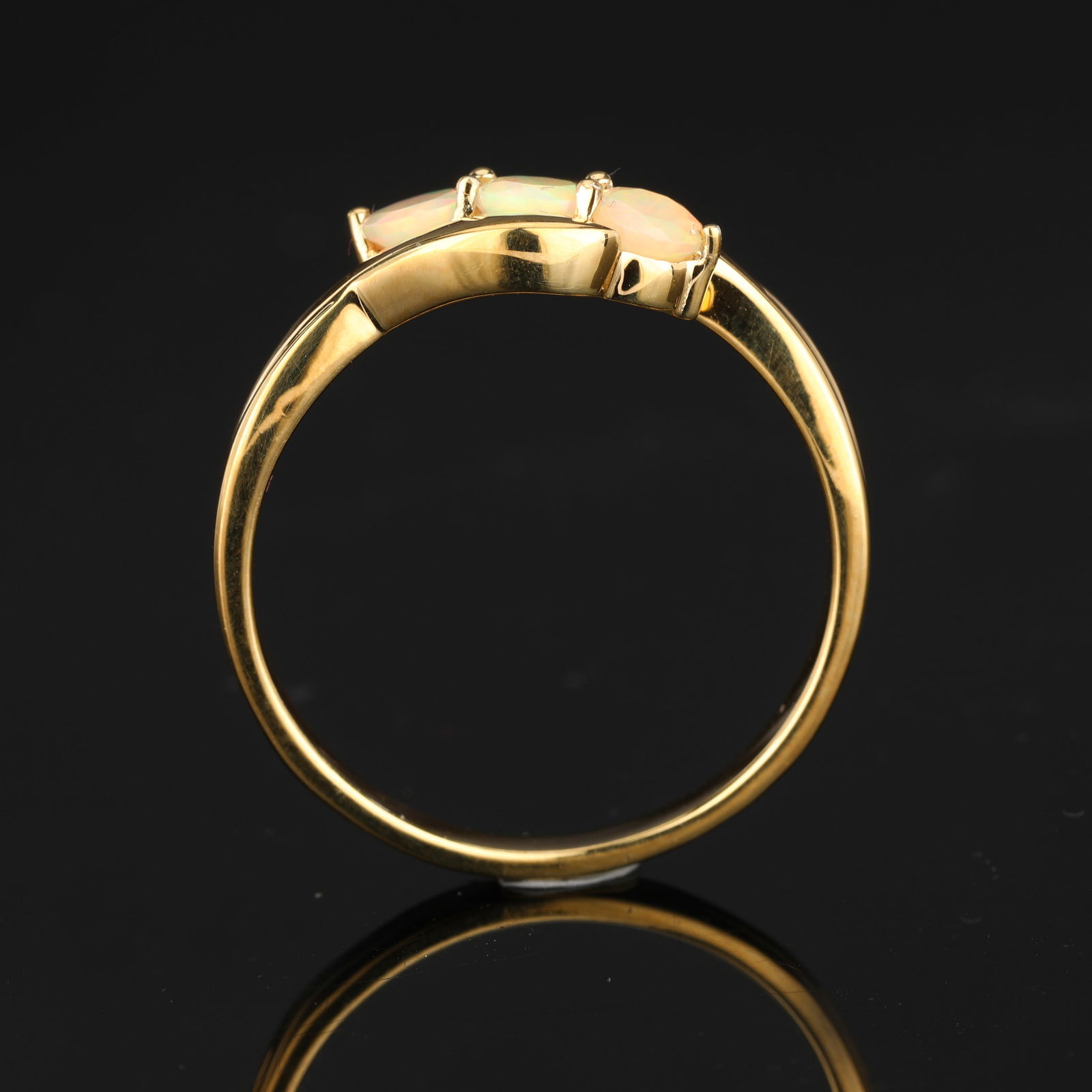 Ring: Ethiopian Opal Round 4.00mm - 2