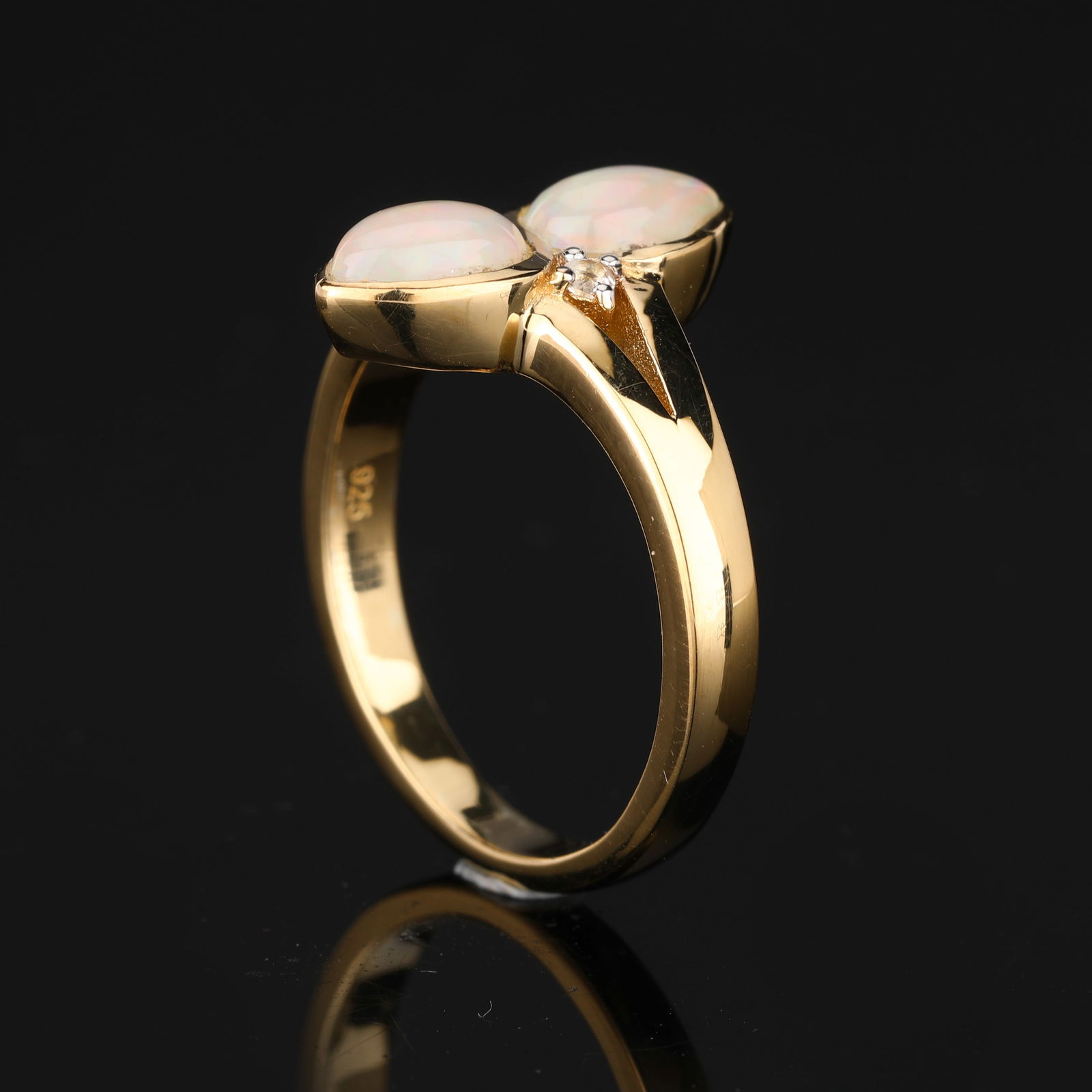 Ring: Ethiopian Opal CAB Pears 7x5mm: No Reserve! Title: Ring: Ethiopian Opal CAB Pears 7x5mm Description: Ethiopian Opal CAB Pears 7x5mm - 2Pcs + White Topaz Round 1.80mm - 2Pcs ( White Pen Rhodium ) ( White Pen Rhodium ) Date/Period: Af