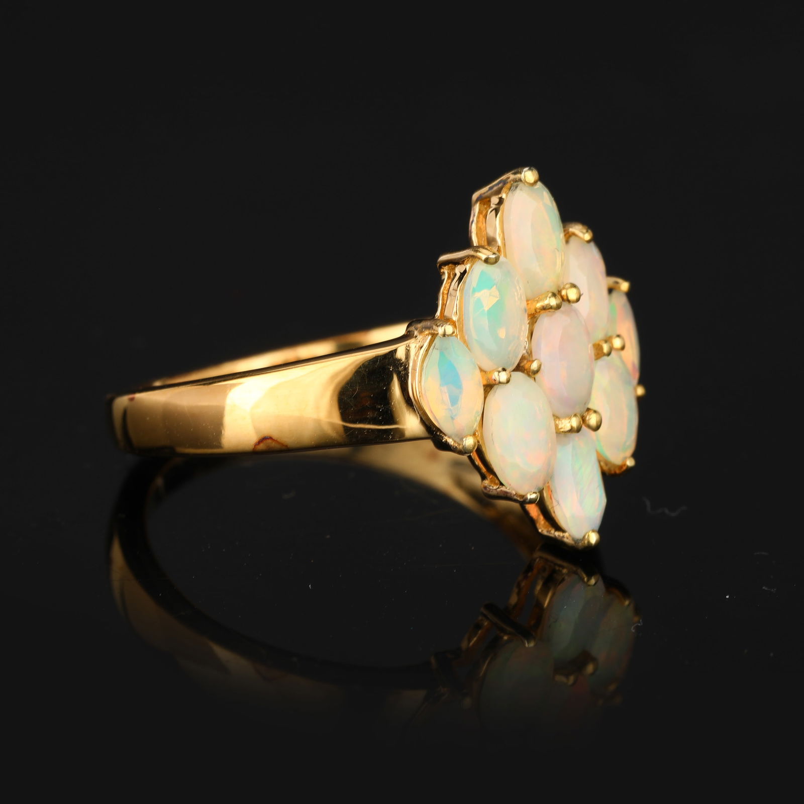 Ring: Ethiopian Opal Oval 5x3mm - 4