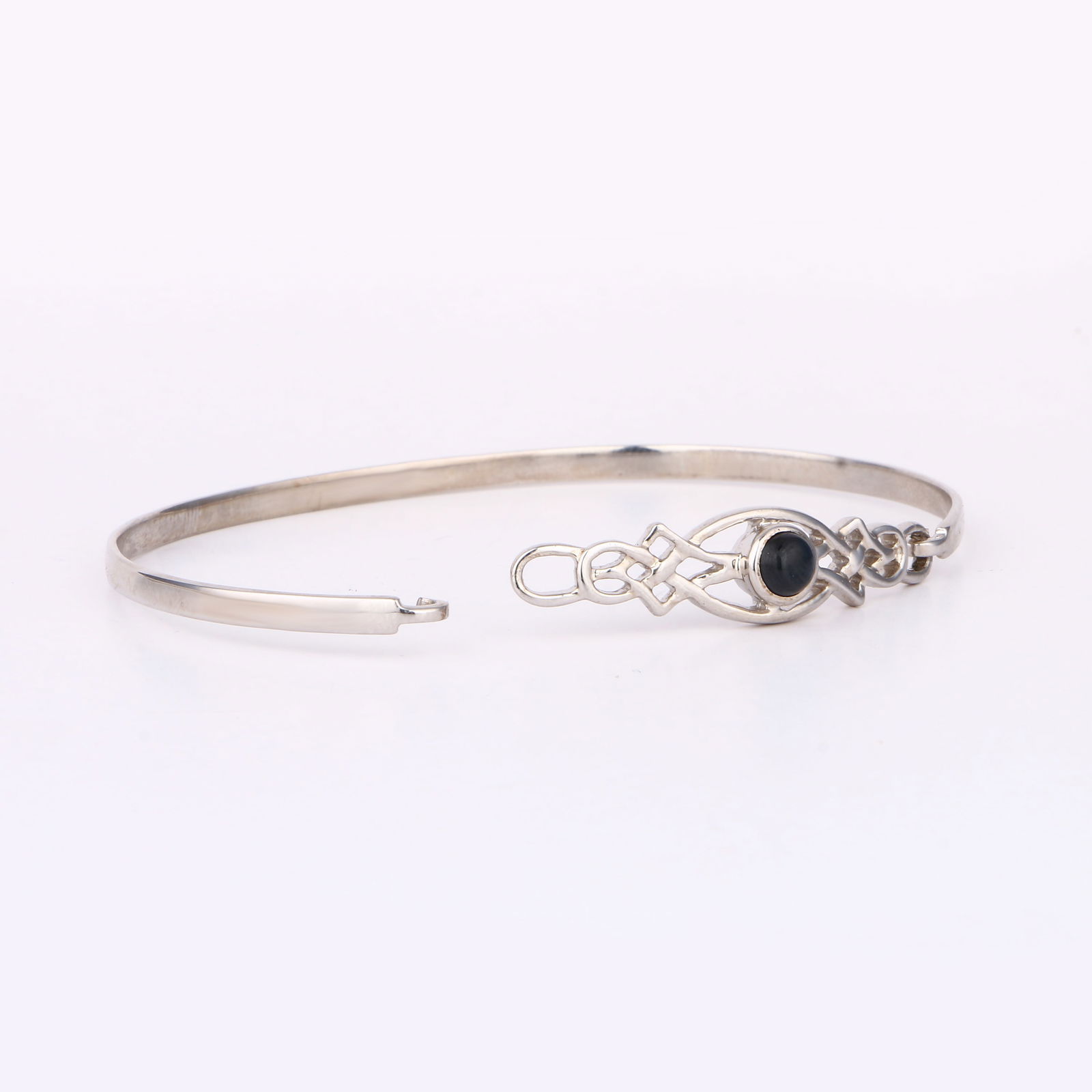 Bangle: Black Sapphire CAB Round 5.00mm - 2