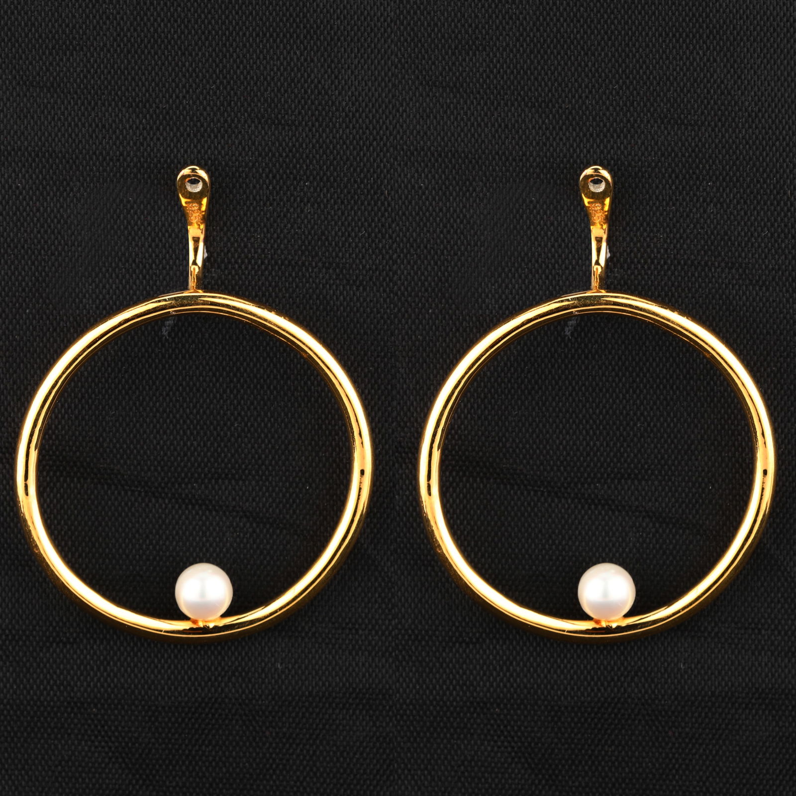 Earrings: Fresh Water Pearl (Half Drill 0.70mm ) Round 5.00mm: No Reserve! Title: Earrings: Fresh Water Pearl (Half Drill 0.70mm ) Round 5.00mm Description: Fresh Water Pearl (Half Drill 0.70mm ) Round 5.00mm - 4Pcs ( White Pan Rhodium ) Date/Period: After 2000