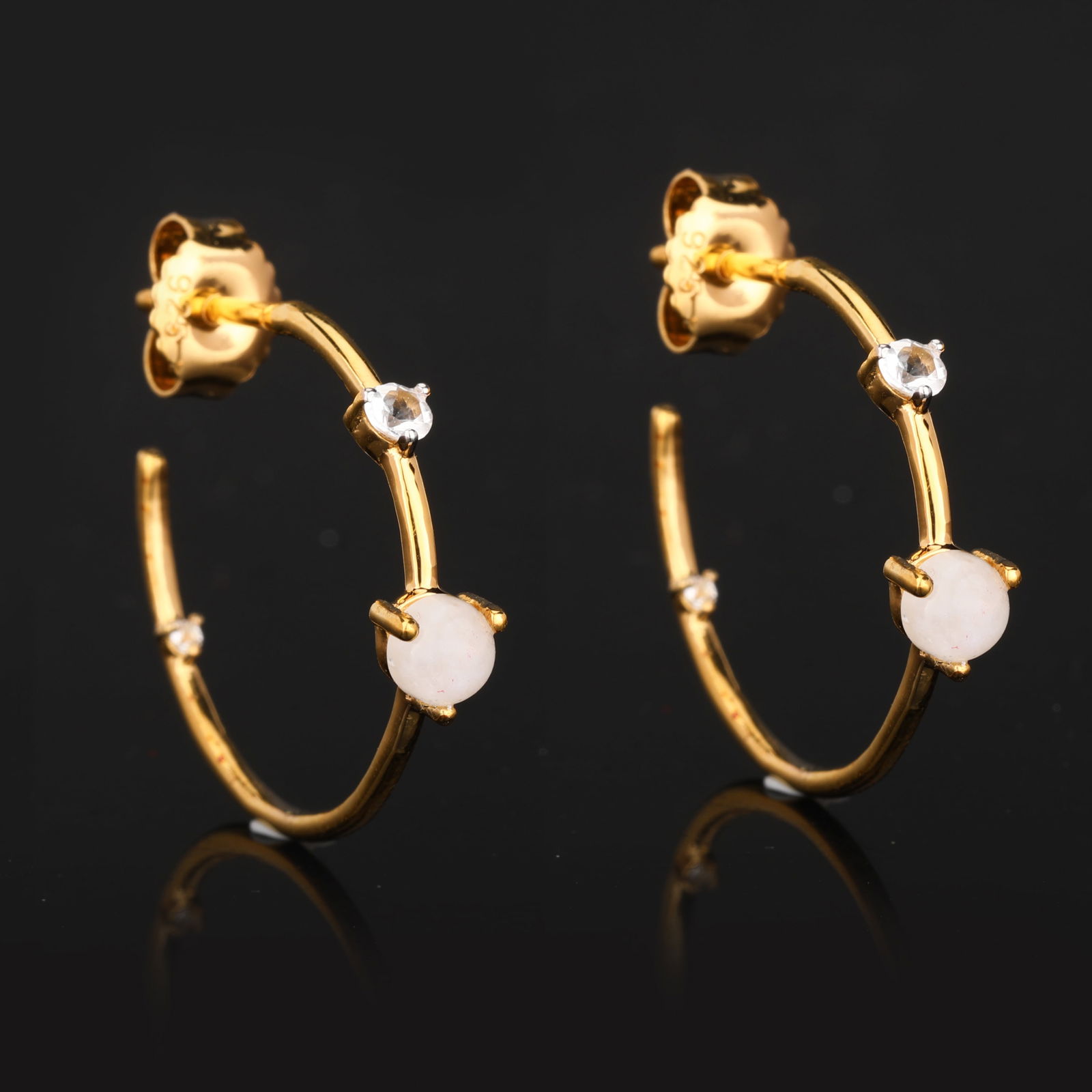 Earrings: White Rainbow Moonstone CAB Round 4.00mm: No Reserve! Title: Earrings: White Rainbow Moonstone CAB Round 4.00mm Description: White Rainbow Moonstone CAB Round 4.00mm - 1Pc + White Topaz Round 2.50mm - 1Pc + White Topaz Round 1.25mm - 1Pc