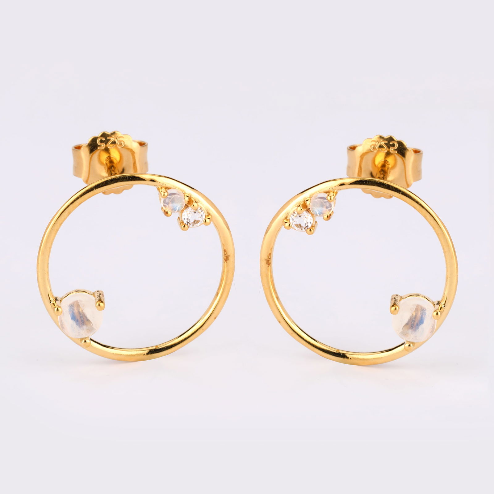 Earrings: White Rainbow Moonstone CAB Round 4.00mm: No Reserve! Title: Earrings: White Rainbow Moonstone CAB Round 4.00mm Description: White Rainbow Moonstone CAB Round 4.00mm - 1Pc + White Rainbow Moonstone CAB Round 2.00mm - 1Pc + White Topaz Round