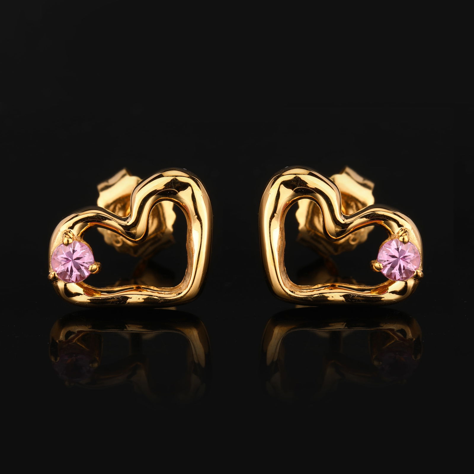 Earrings: Pink Sapphire Round 3.00mm: No Reserve! Title: Earrings: Pink Sapphire Round 3.00mm Description: Pink Sapphire Round 3.00mm - 2Pcs Date/Period: After 2000 Materials: 925 Silver W/Yellow Gold Plating Gross Weight: 2.31 Gem