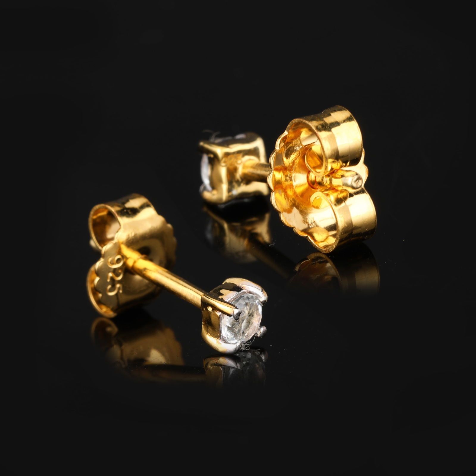 Earrings: White Topaz Round 3.00mm - 5