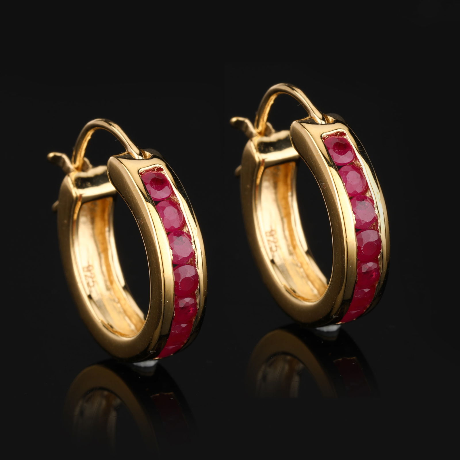 Earrings: BKK Ruby Round 2.50mm - 2