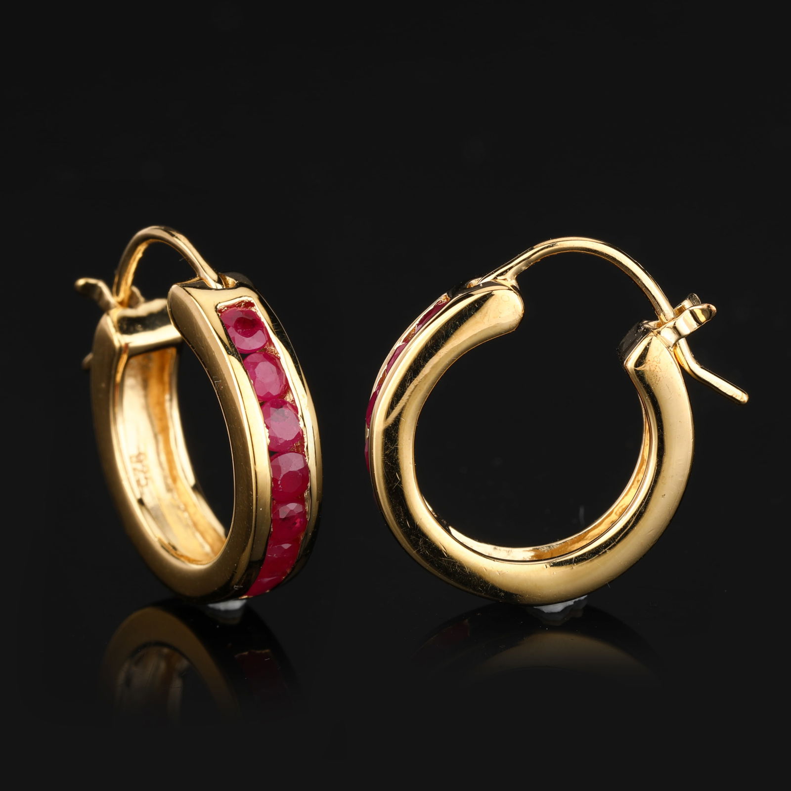 Earrings: BKK Ruby Round 2.50mm - 4